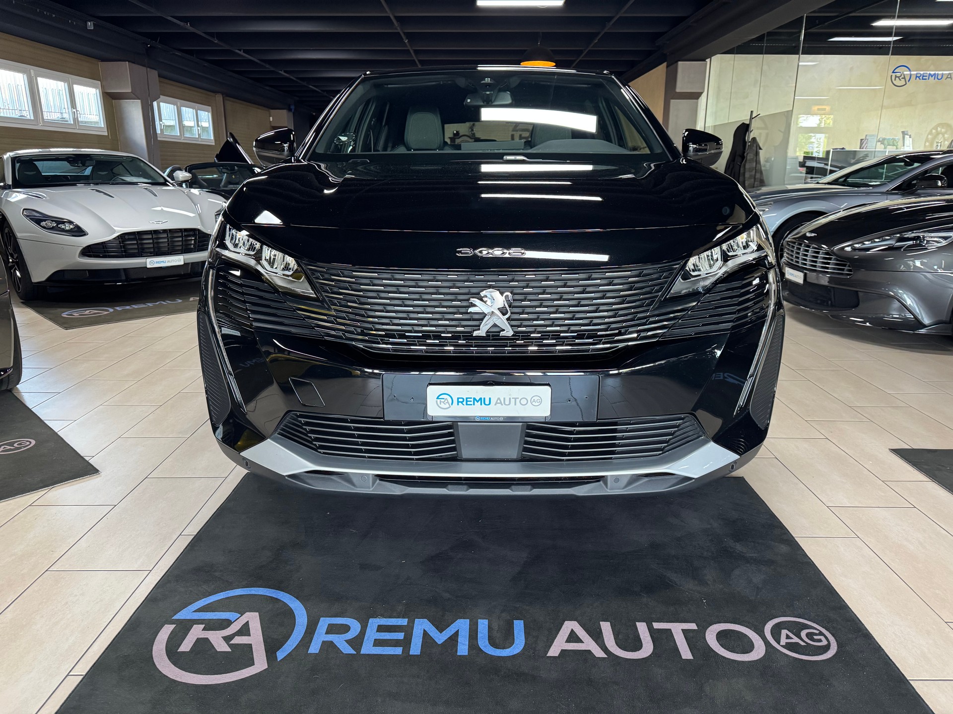 PEUGEOT 3008 1.2 PureTech Allure Pack EAT8-image-4