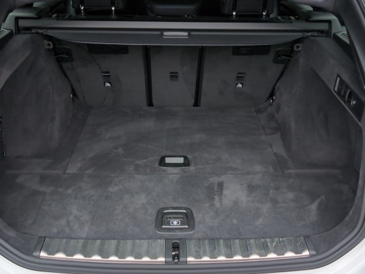 BMW 320d xDr 48V Tour M Sport-image-12