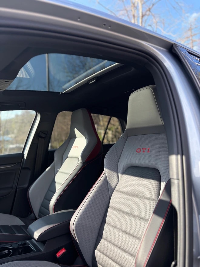 VW Golf 2.0 TSI GTI DSG *Frisch ab MFK* Lederpaket* Panorama Dach-image-9