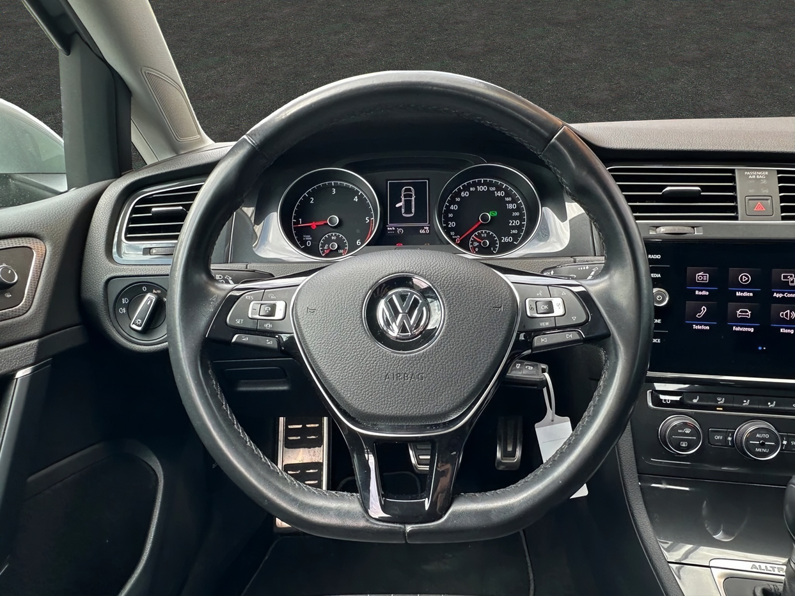 VW Golf VII Alltrack 2.0 TDI 184 DSG 4motion-image-11
