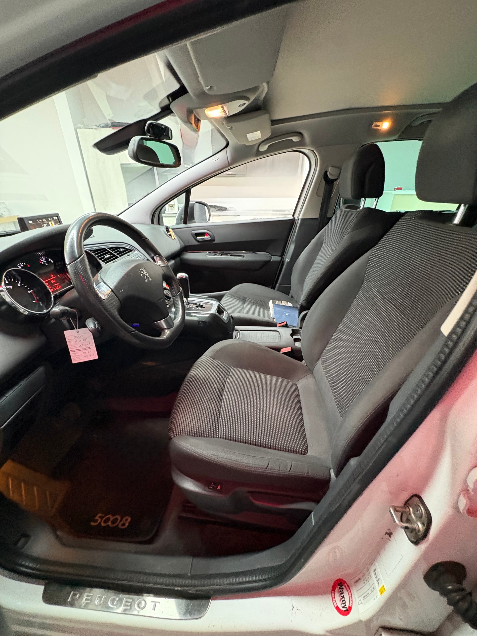 PEUGEOT 5008 1.6 THP Allure Tiptronic-image-9