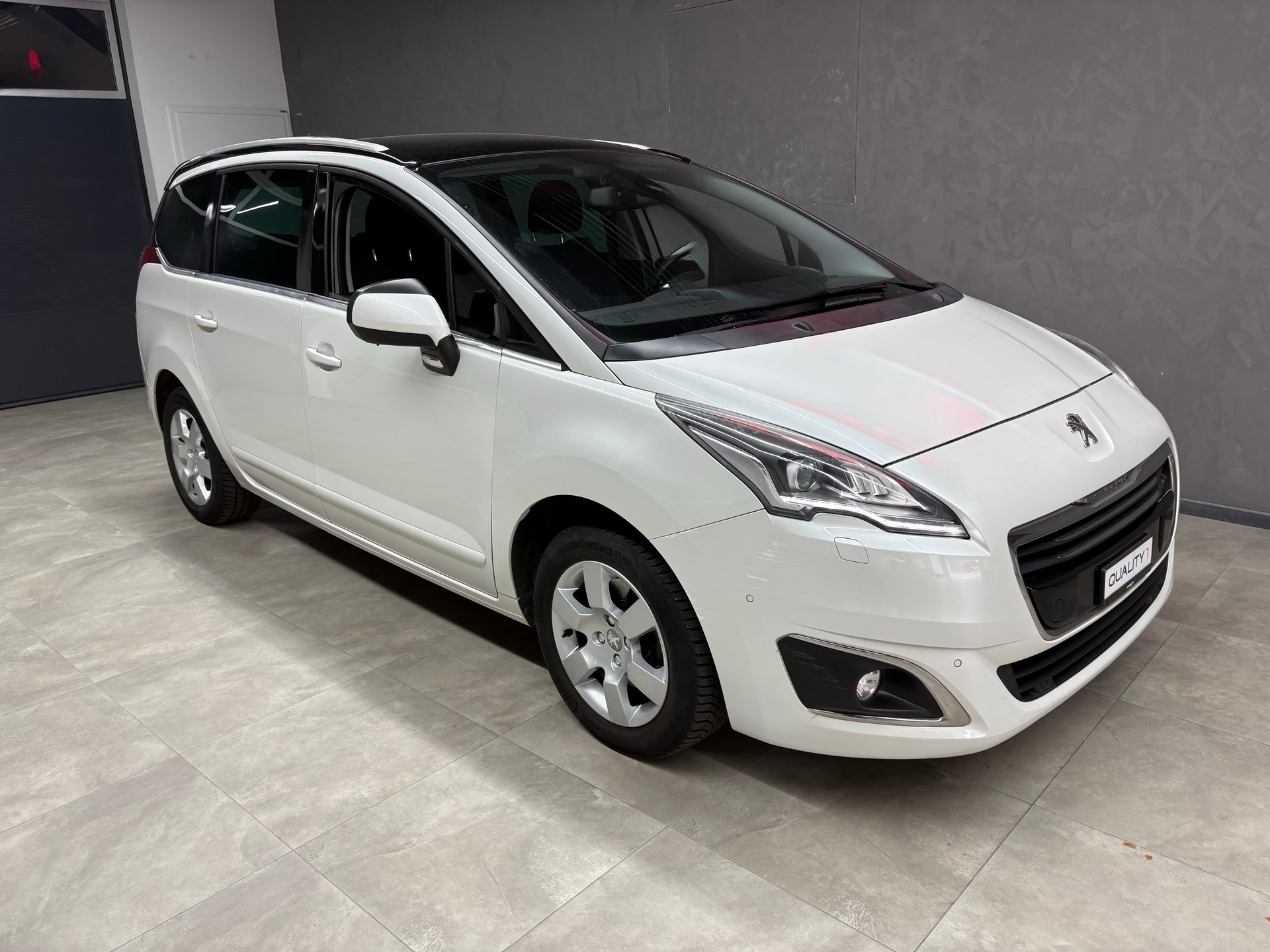 PEUGEOT 5008 1.6 THP Allure Tiptronic