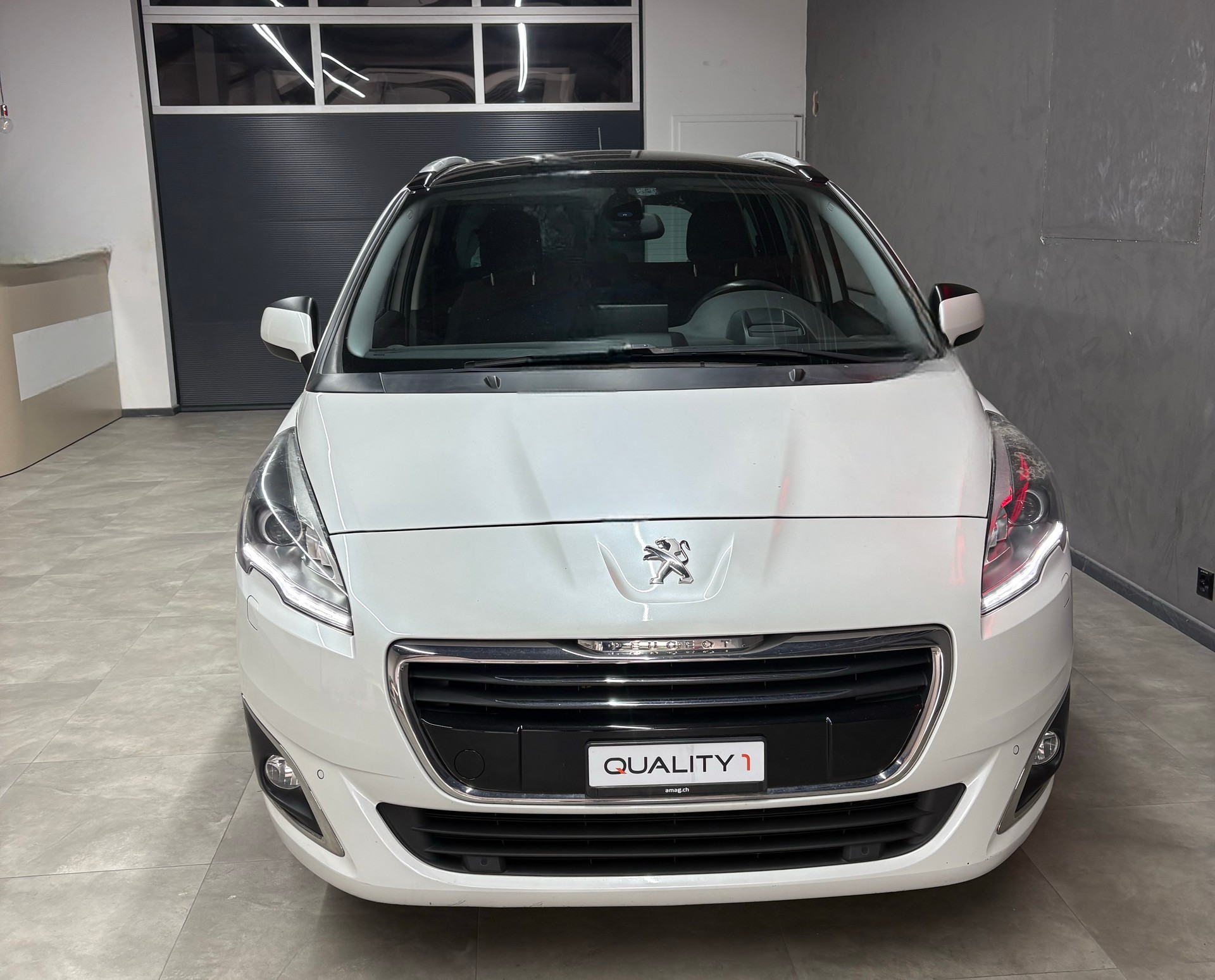 PEUGEOT 5008 1.6 THP Allure Tiptronic-image-2