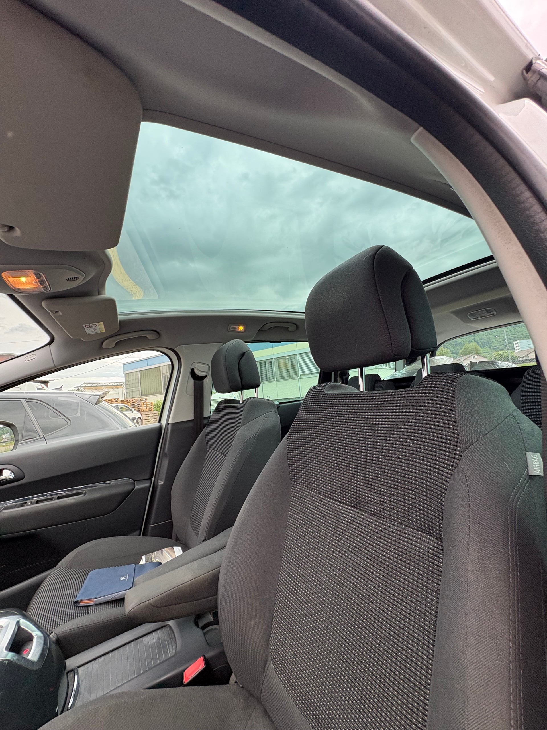 PEUGEOT 5008 1.6 THP Allure Tiptronic-image-11