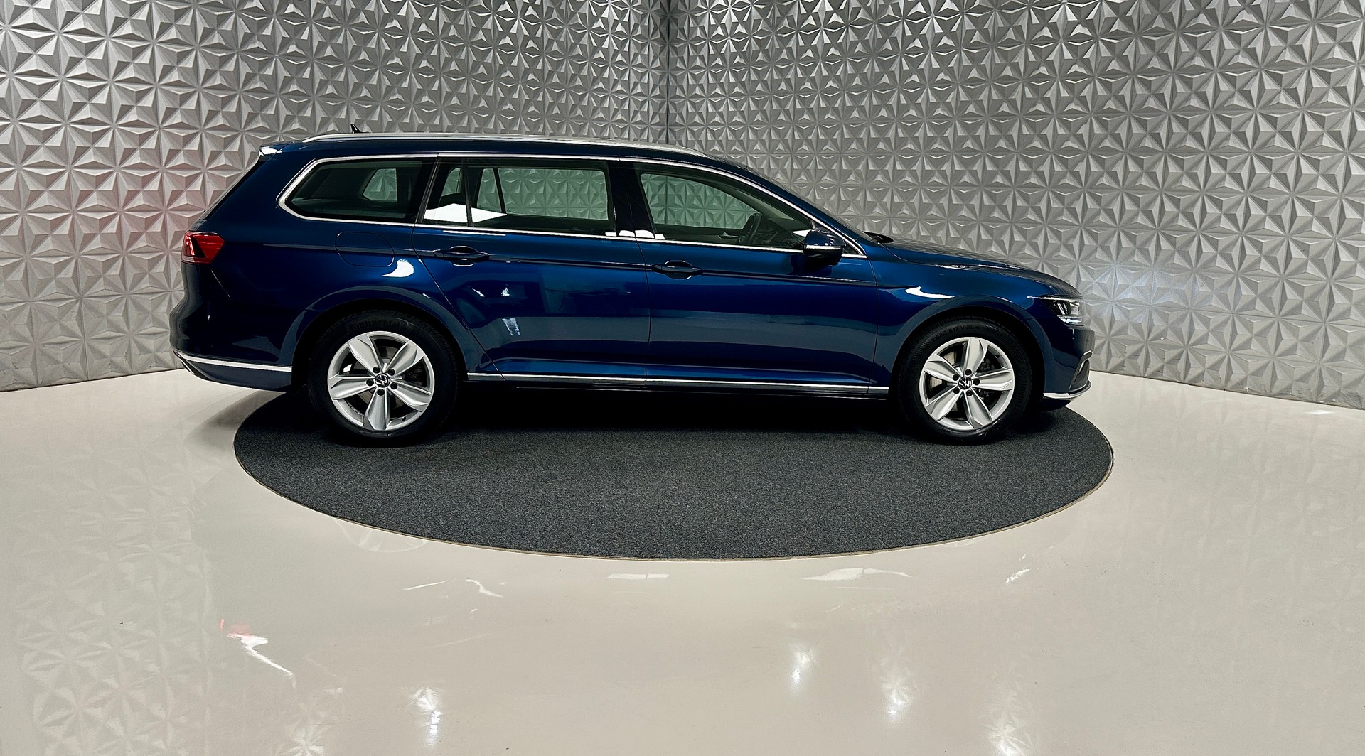 VW Passat 2.0 TDI BMT **200PS** Elegance 4Motion DSG-showroom-element-3