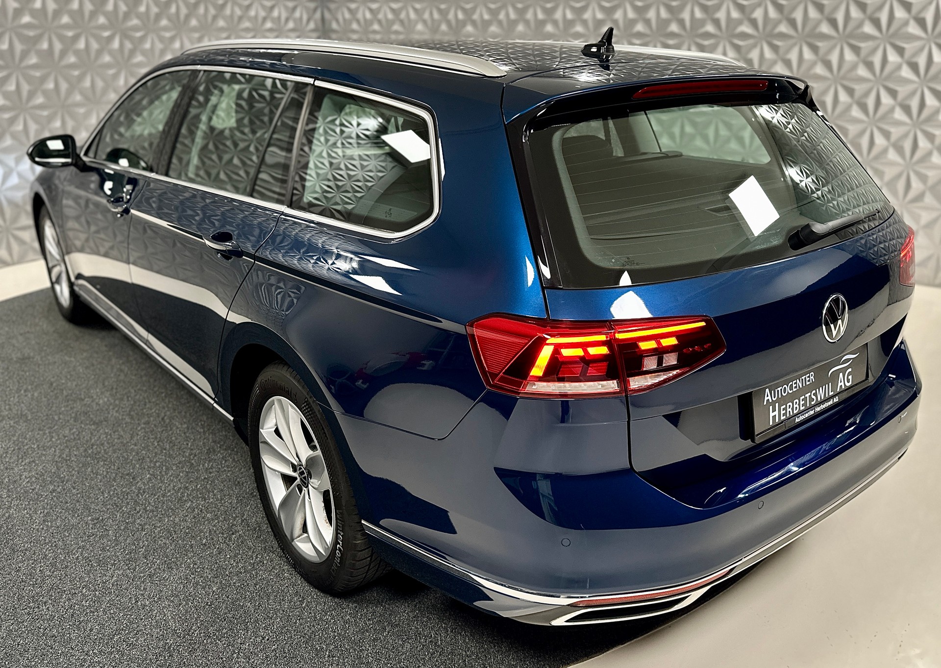 VW Passat 2.0 TDI BMT **200PS** Elegance 4Motion DSG-image-9