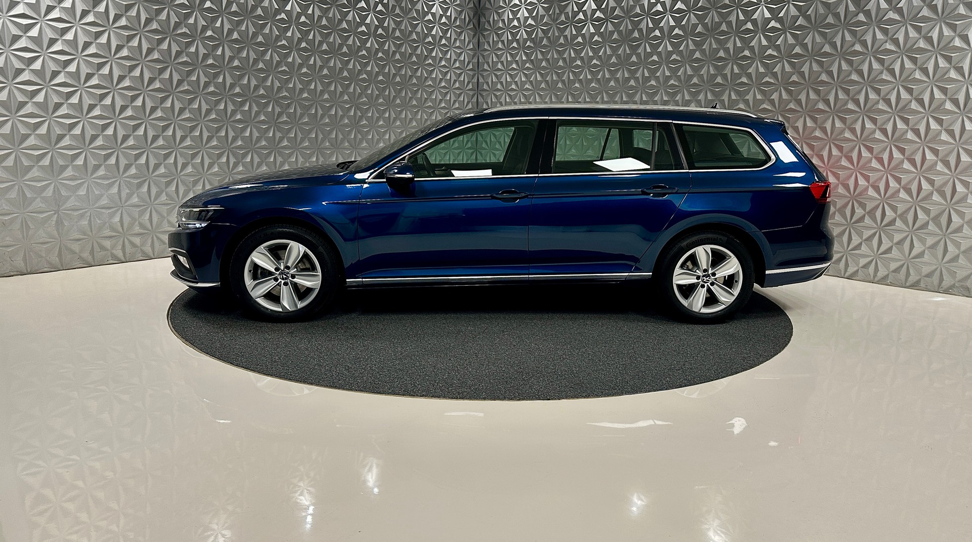 VW Passat 2.0 TDI BMT **200PS** Elegance 4Motion DSG-image-7