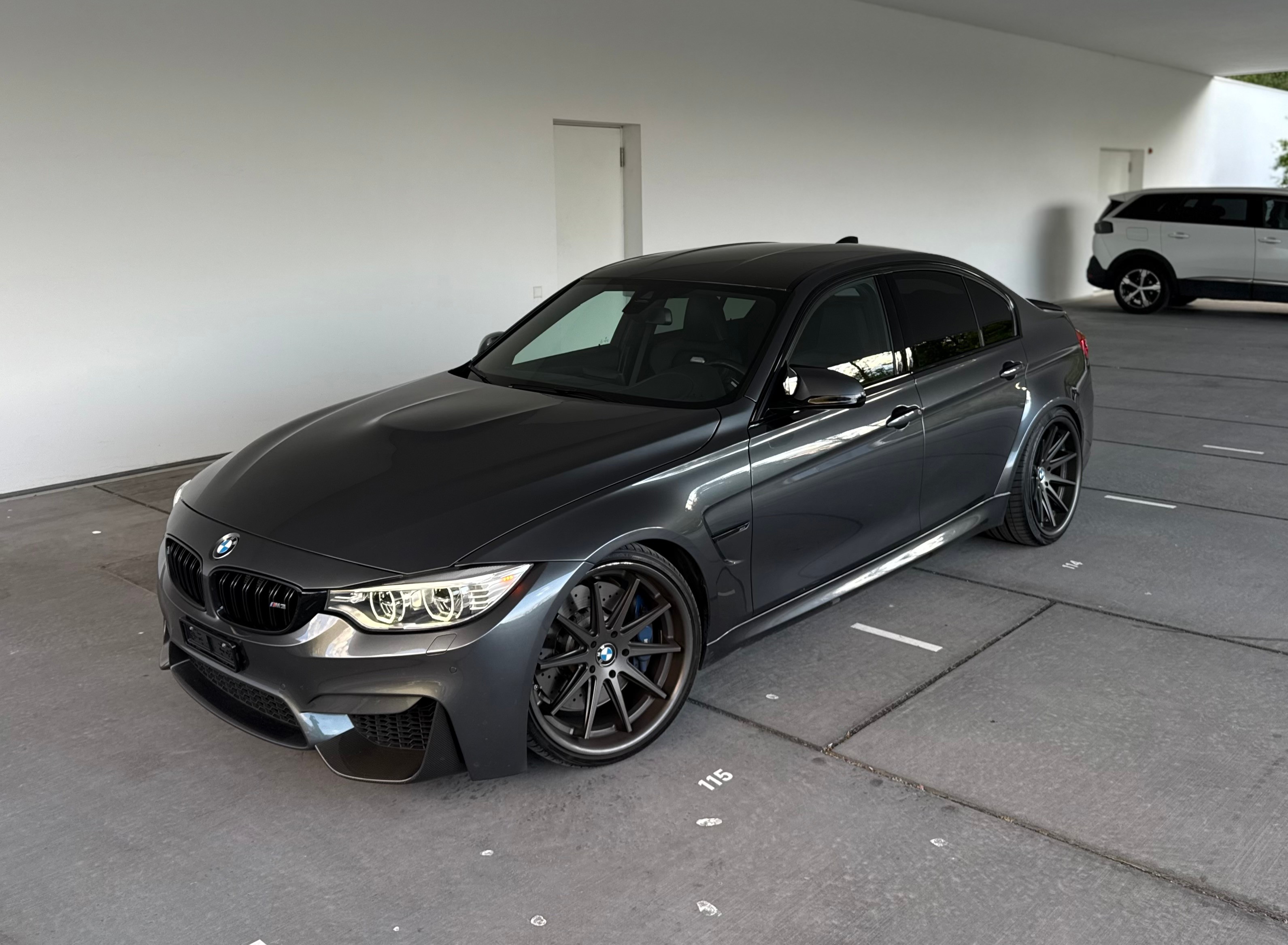 Car photo