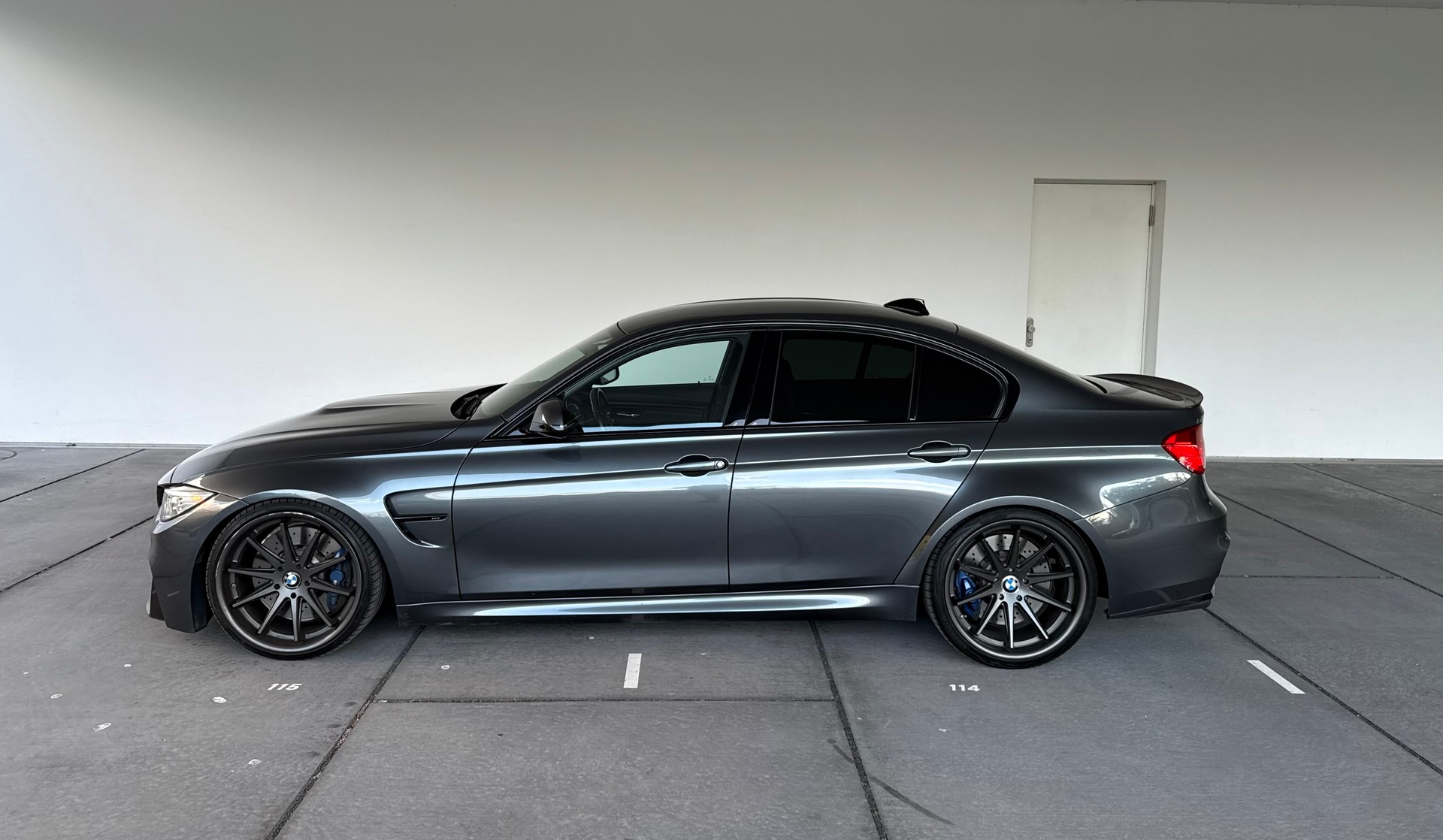 BMW M3 Drivelogic-showroom-element-1