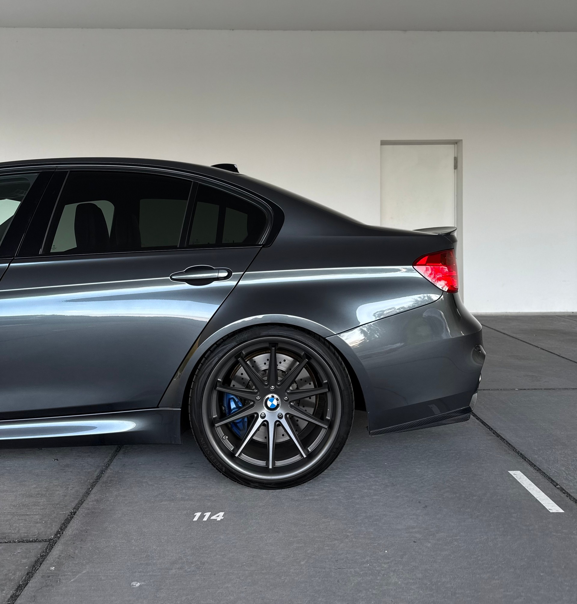 BMW M3 Drivelogic-showroom-element-2