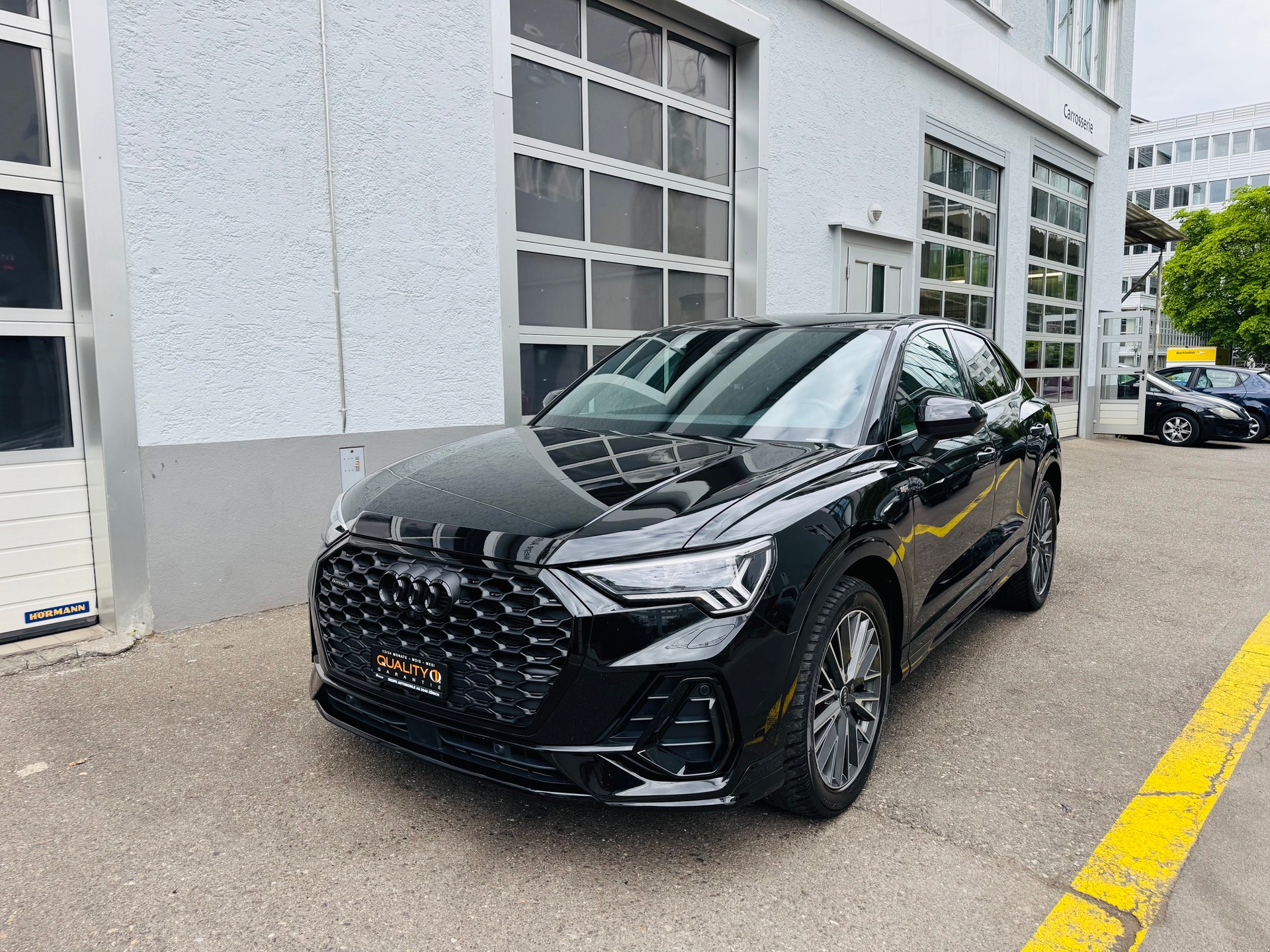 AUDI Q3 Sportback 40 TDI S line quattro S-tronic-image-2