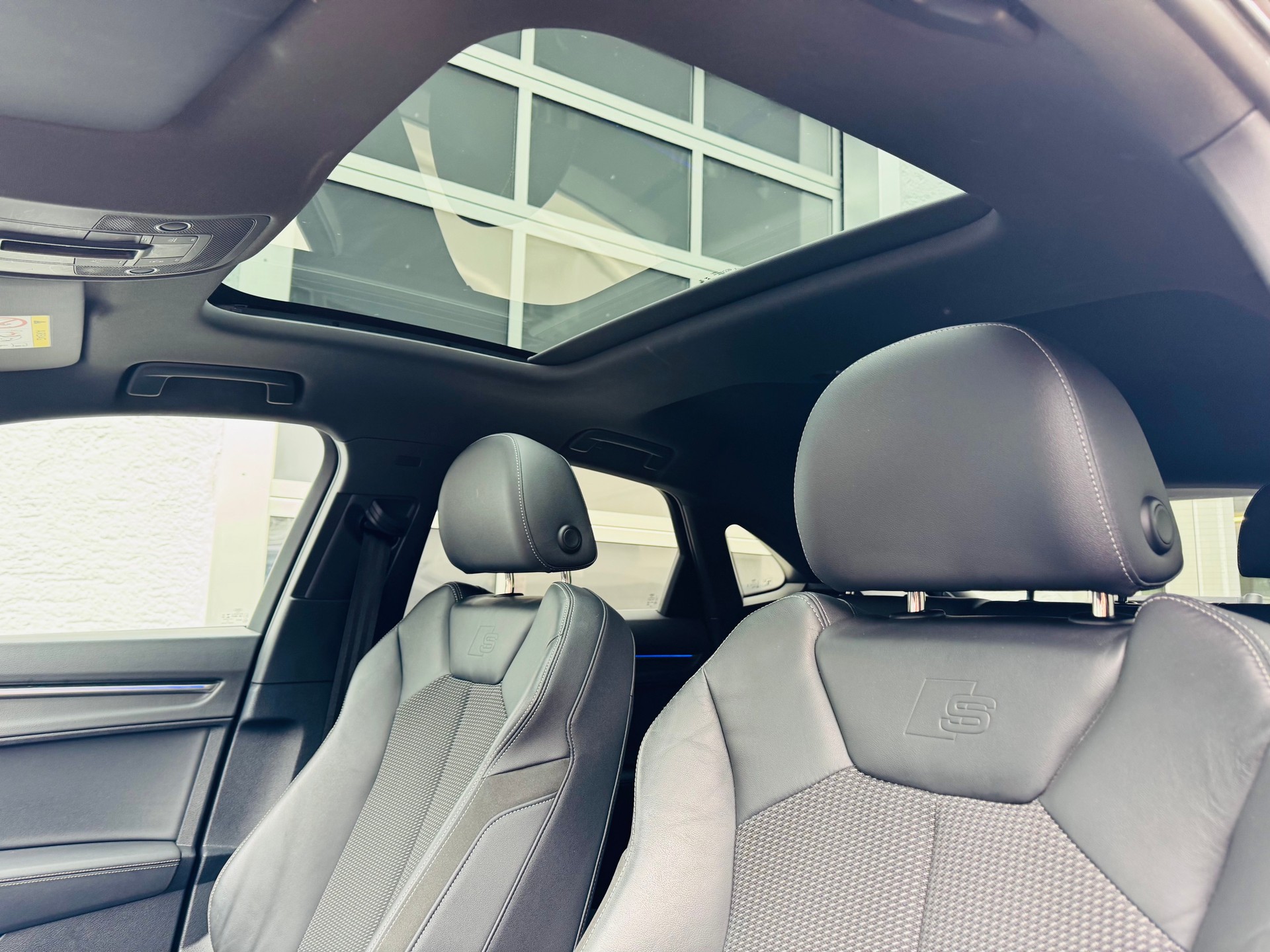 AUDI Q3 Sportback 40 TDI S line quattro S-tronic-image-9