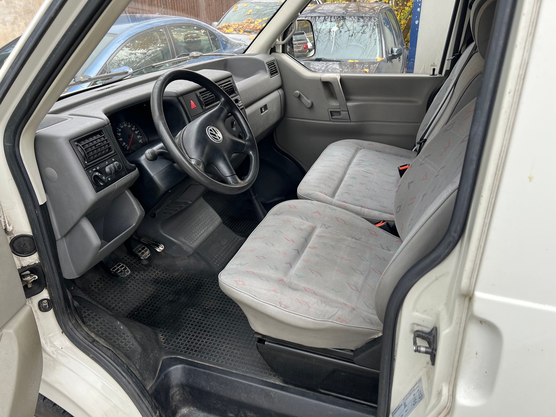 VW T4 2.0i 9 Plätze- frisch ab Mfk-image-9