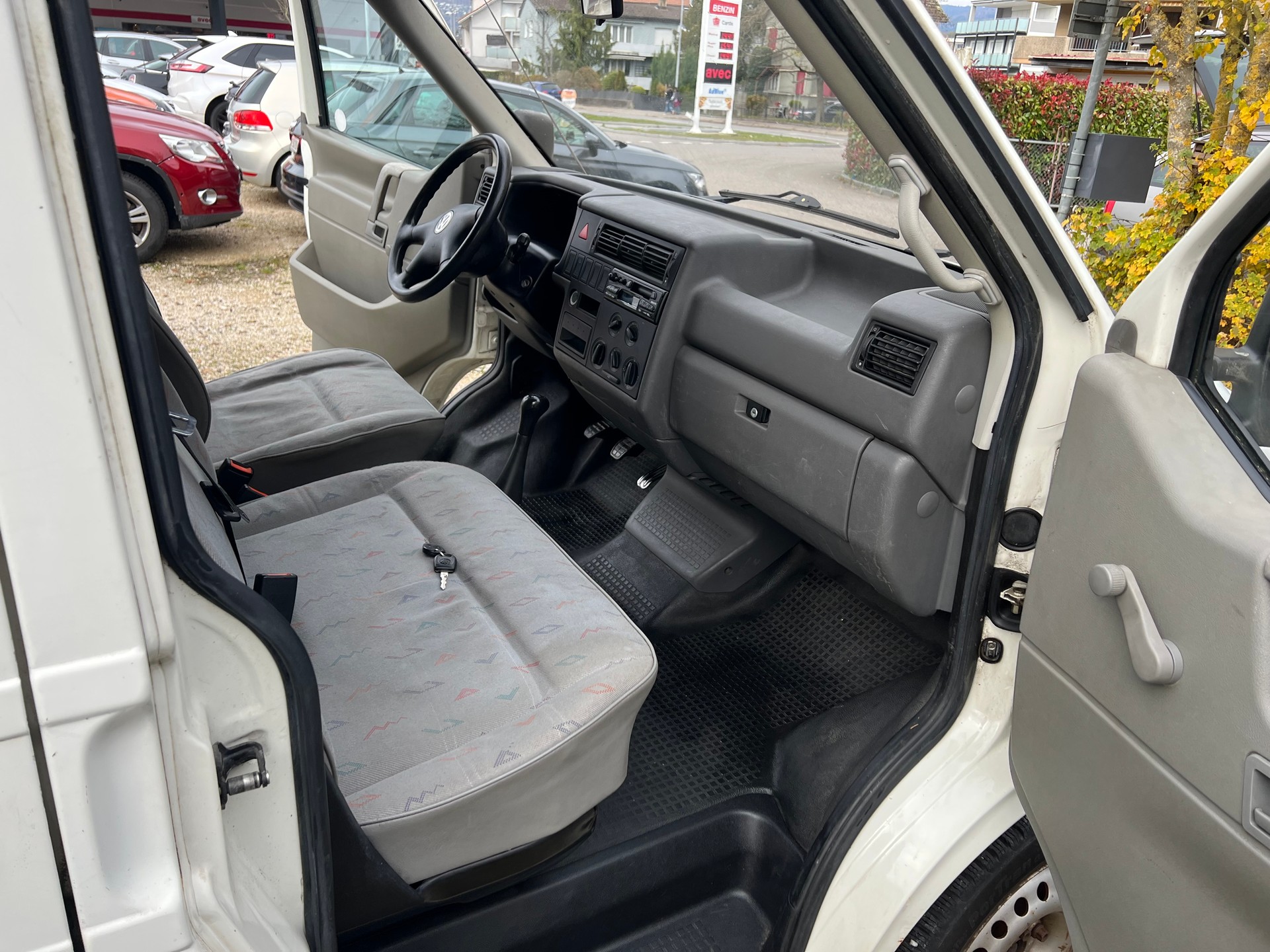 VW T4 2.0i 9 Plätze- frisch ab Mfk-image-8