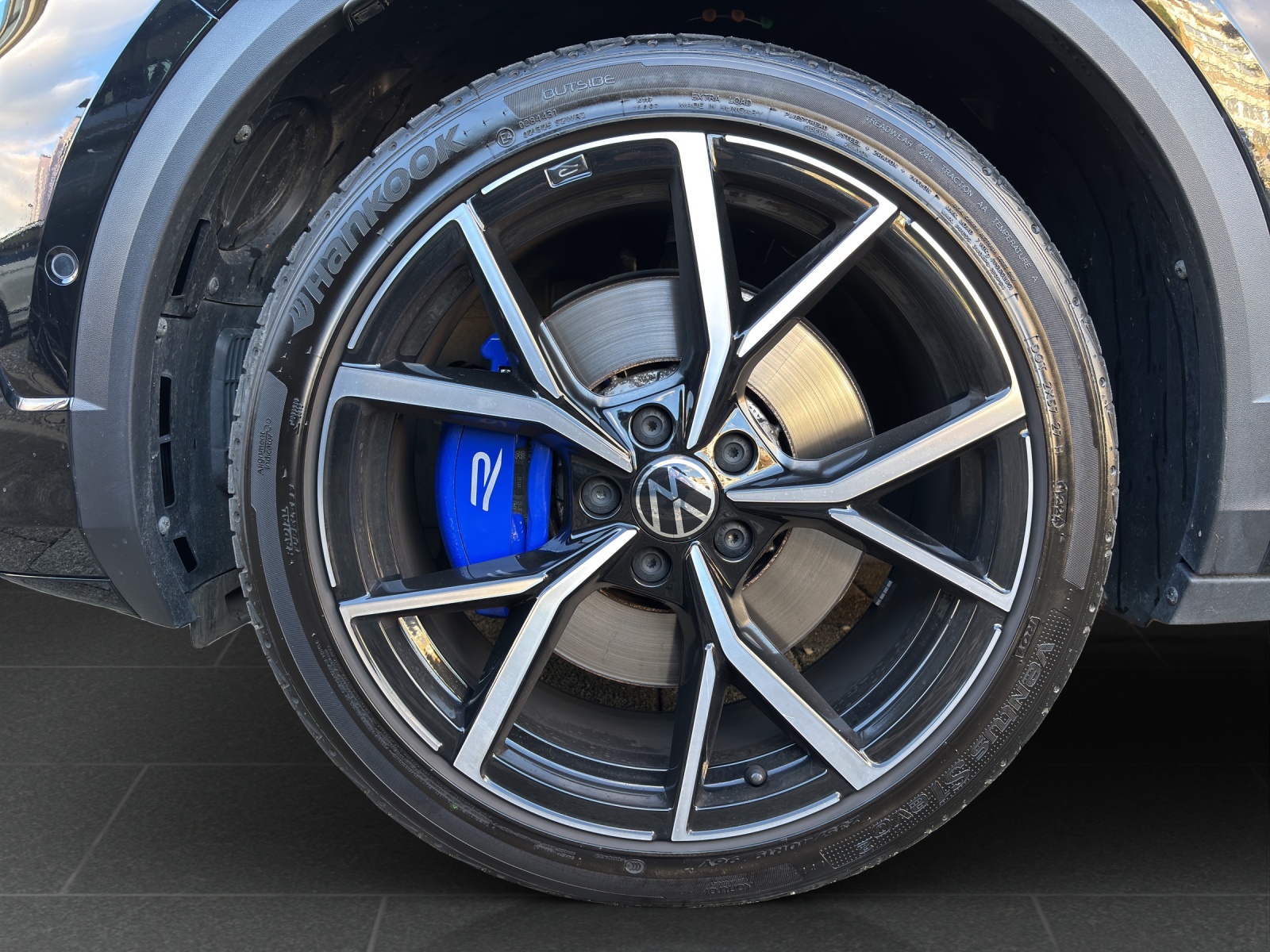 VW New T-Roc 2.0 TSI R DSG 4Motion mit Akrapovic & Winterräder-image-9