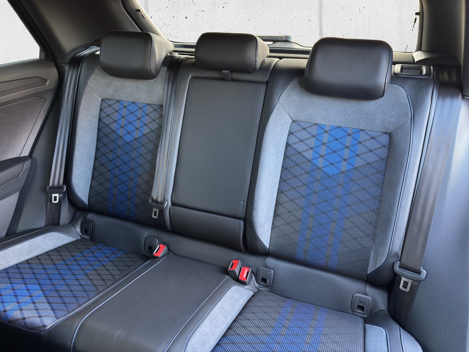 VW New T-Roc 2.0 TSI R DSG 4Motion mit Akrapovic & Winterräder-image-28