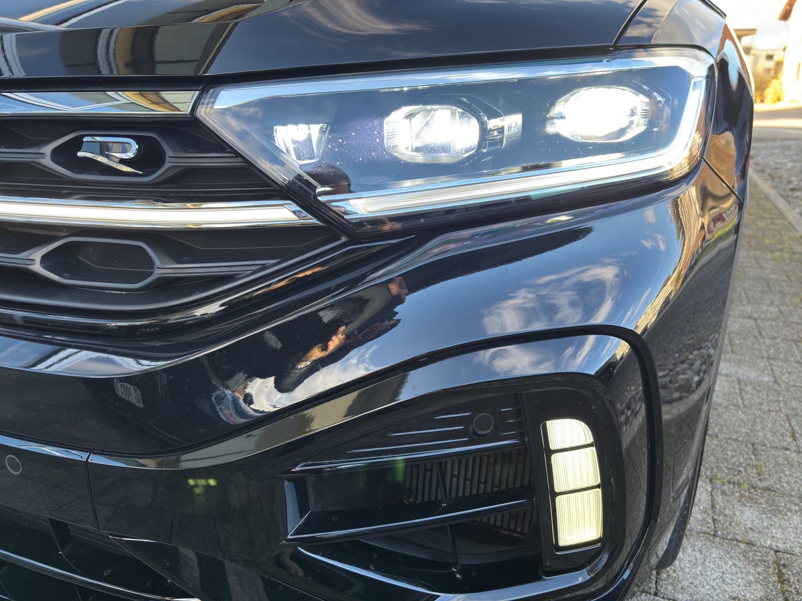 VW New T-Roc 2.0 TSI R DSG 4Motion mit Akrapovic & Winterräder-image-10