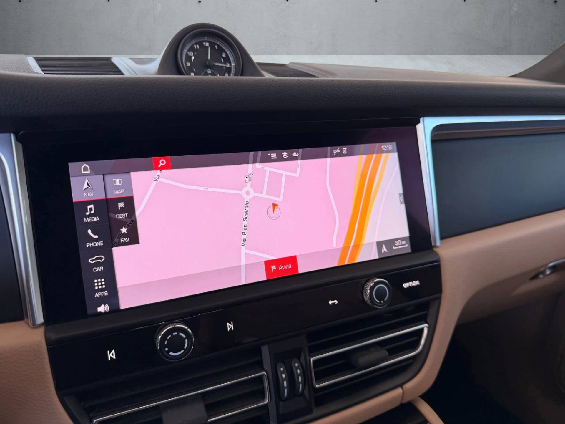 PORSCHE Macan-image-19