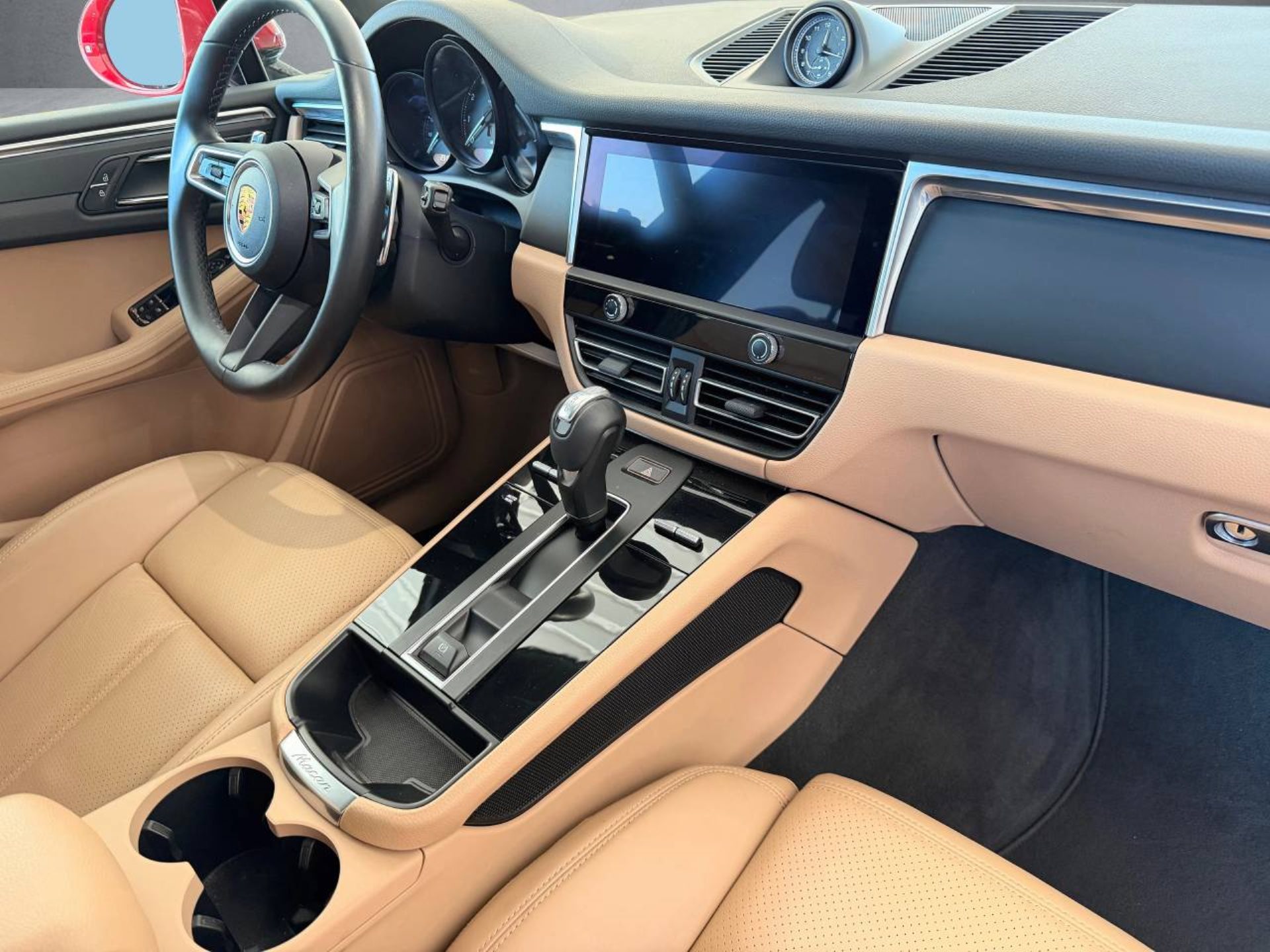 PORSCHE Macan-image-18