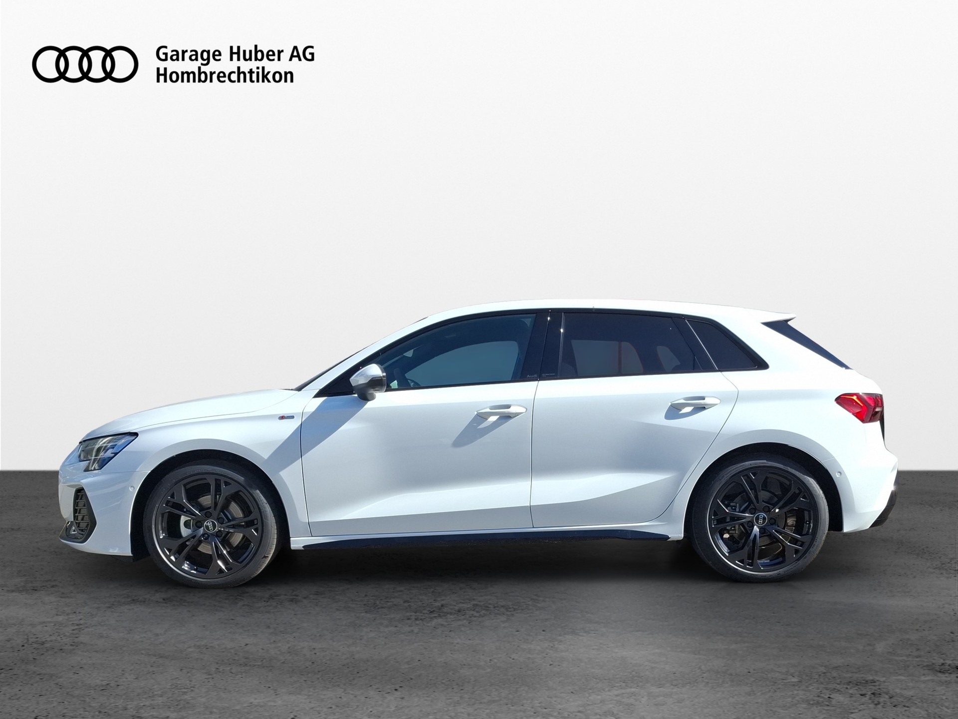 AUDI A3 Sportback TFSI 110 kW S line Attraction S tronic-image-1