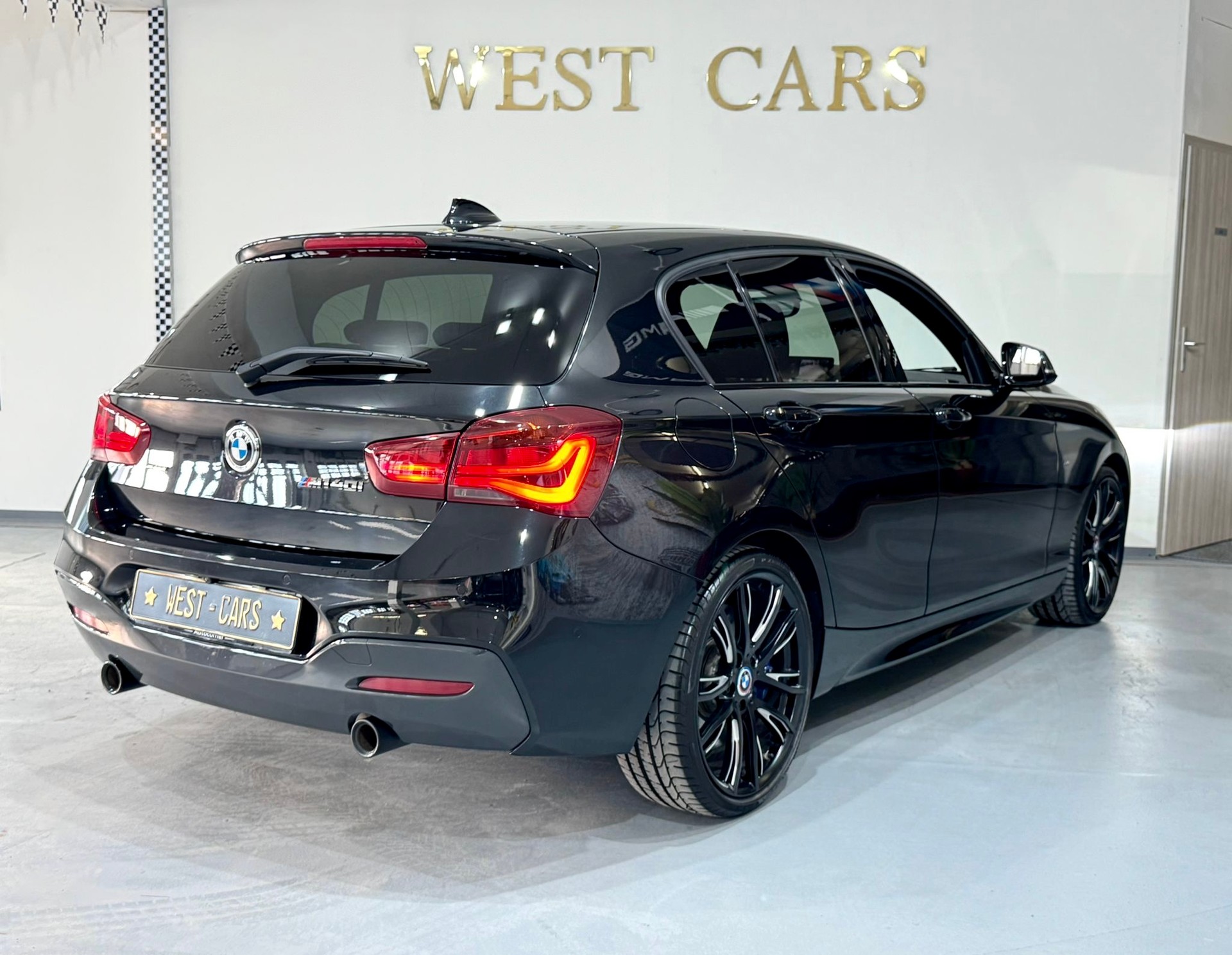BMW M140i xDrive Swiss Performance Edition Steptronic-image-3