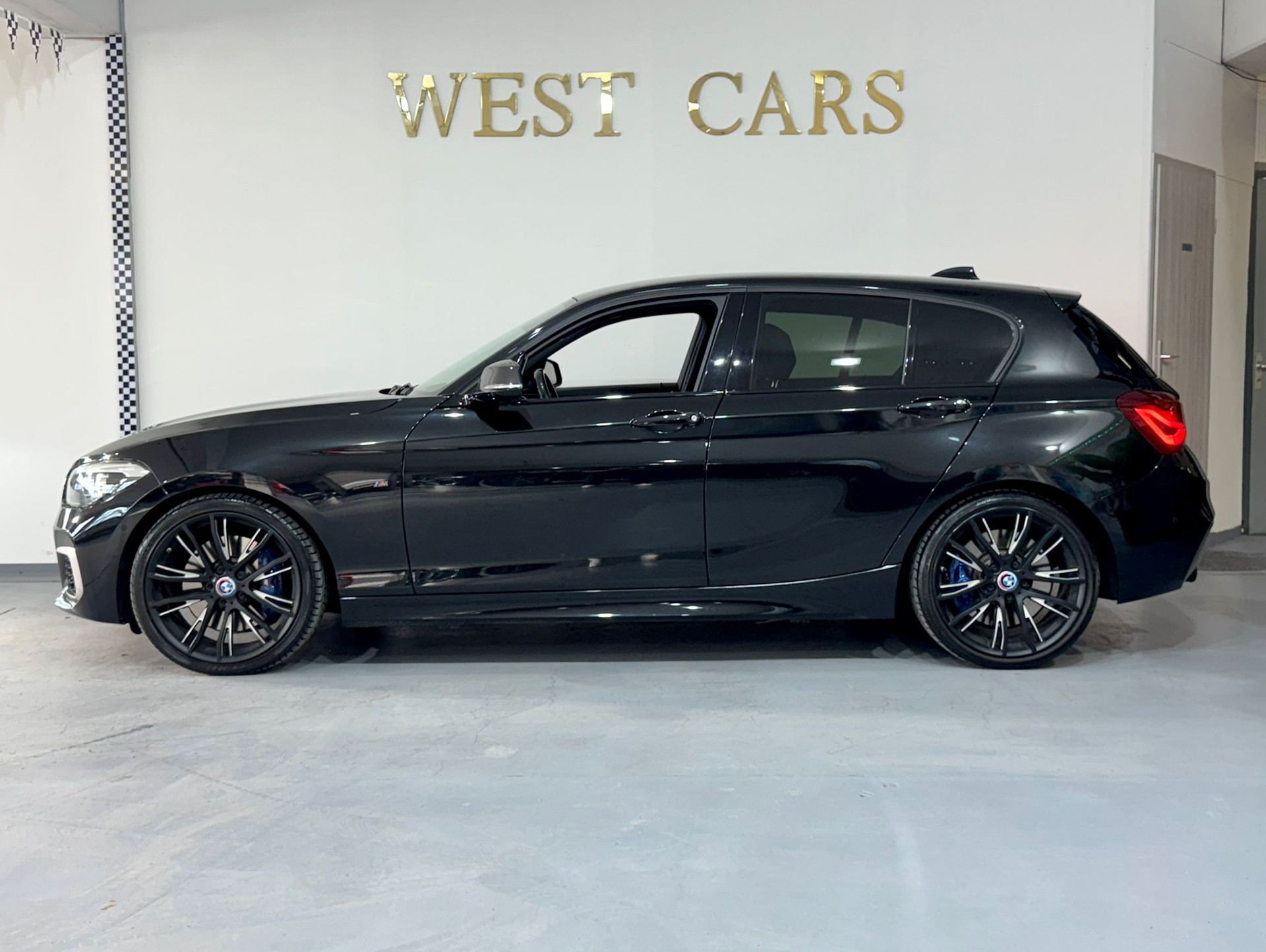 BMW M140i xDrive Swiss Performance Edition Steptronic-image-1