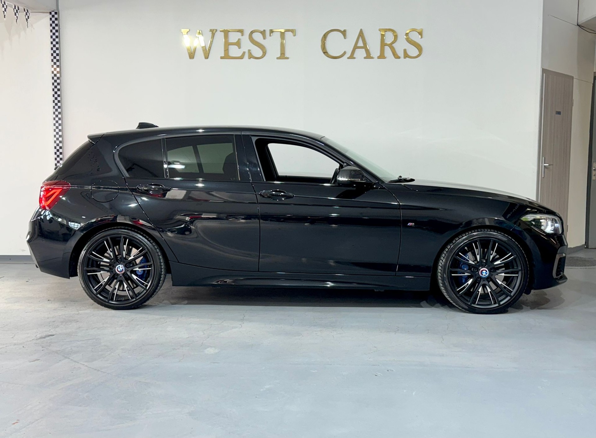 BMW M140i xDrive Swiss Performance Edition Steptronic-image-2