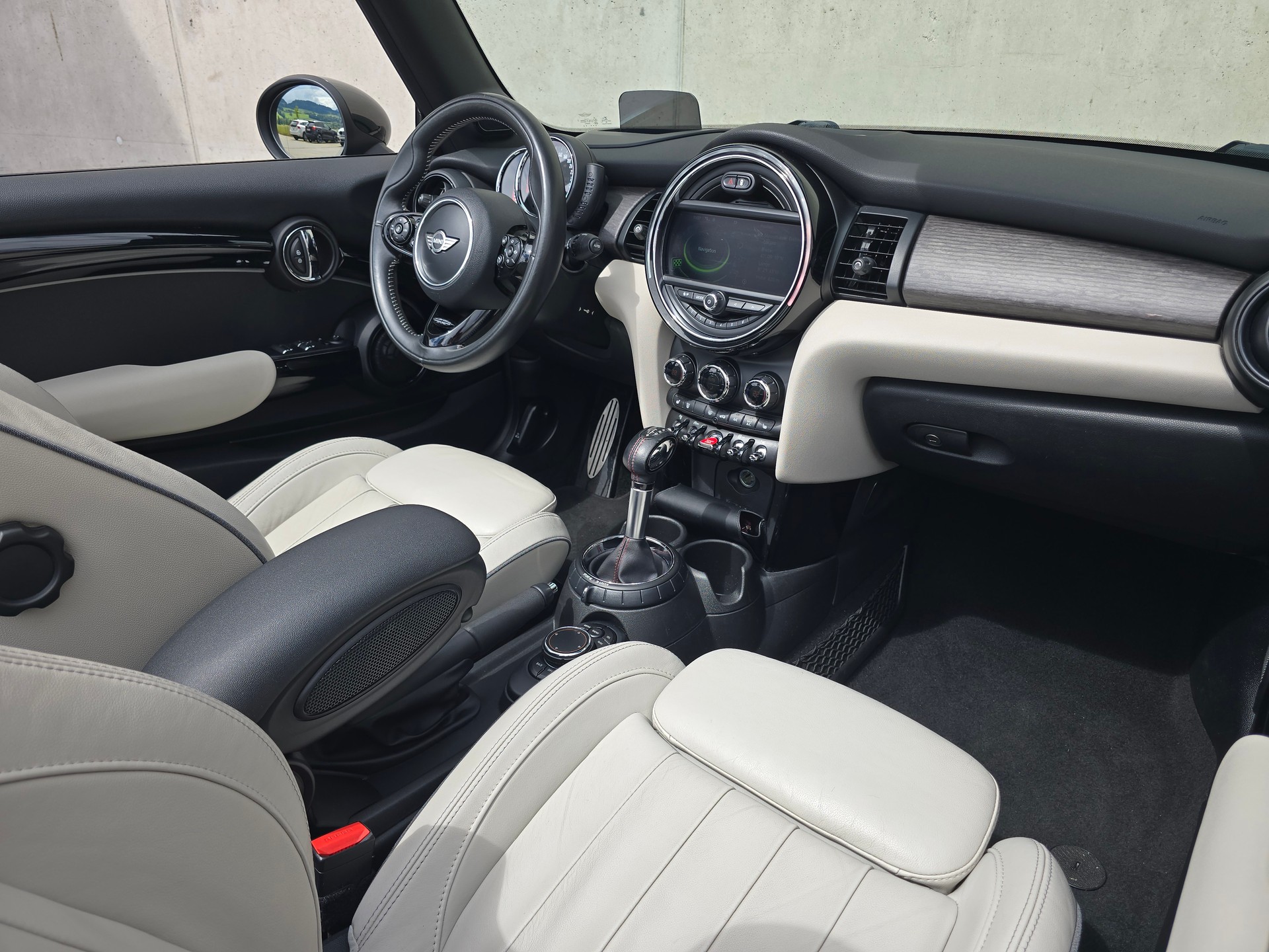 MINI Cooper John Cooper Works Cabriolet Steptronic-image-11