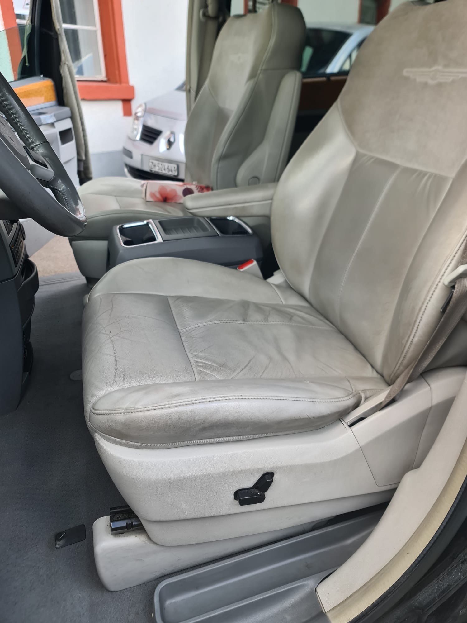 CHRYSLER TOWN COUNTRY Family 4.0l Benzin-image-5
