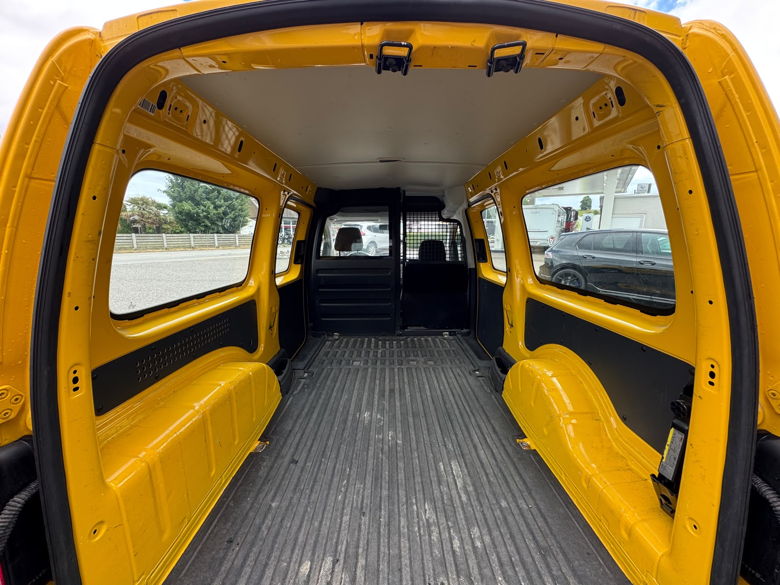 VW Caddy Maxi 1.0TSI BlueMotion Technology-image-3