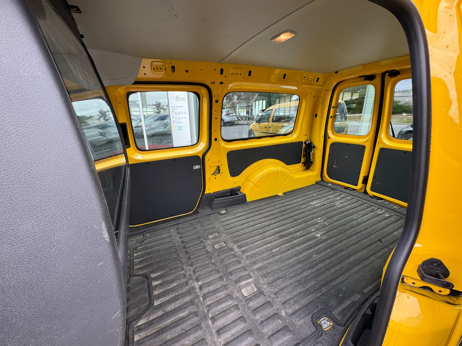 VW Caddy Maxi 1.0TSI BlueMotion Technology-image-2