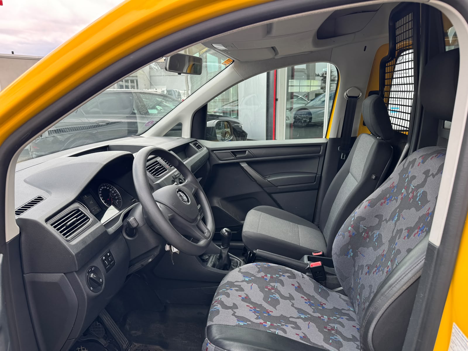 VW Caddy Maxi 1.0TSI BlueMotion Technology-image-10