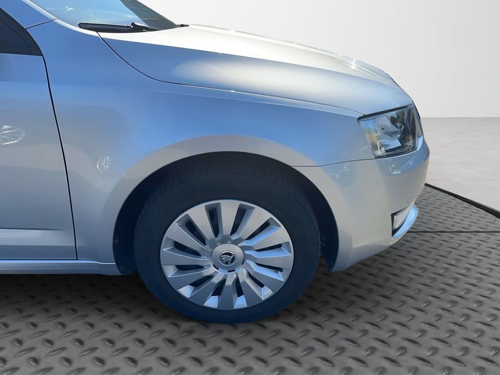 SKODA Octavia Combi 1.6 TDI Ambition DSG-image-15