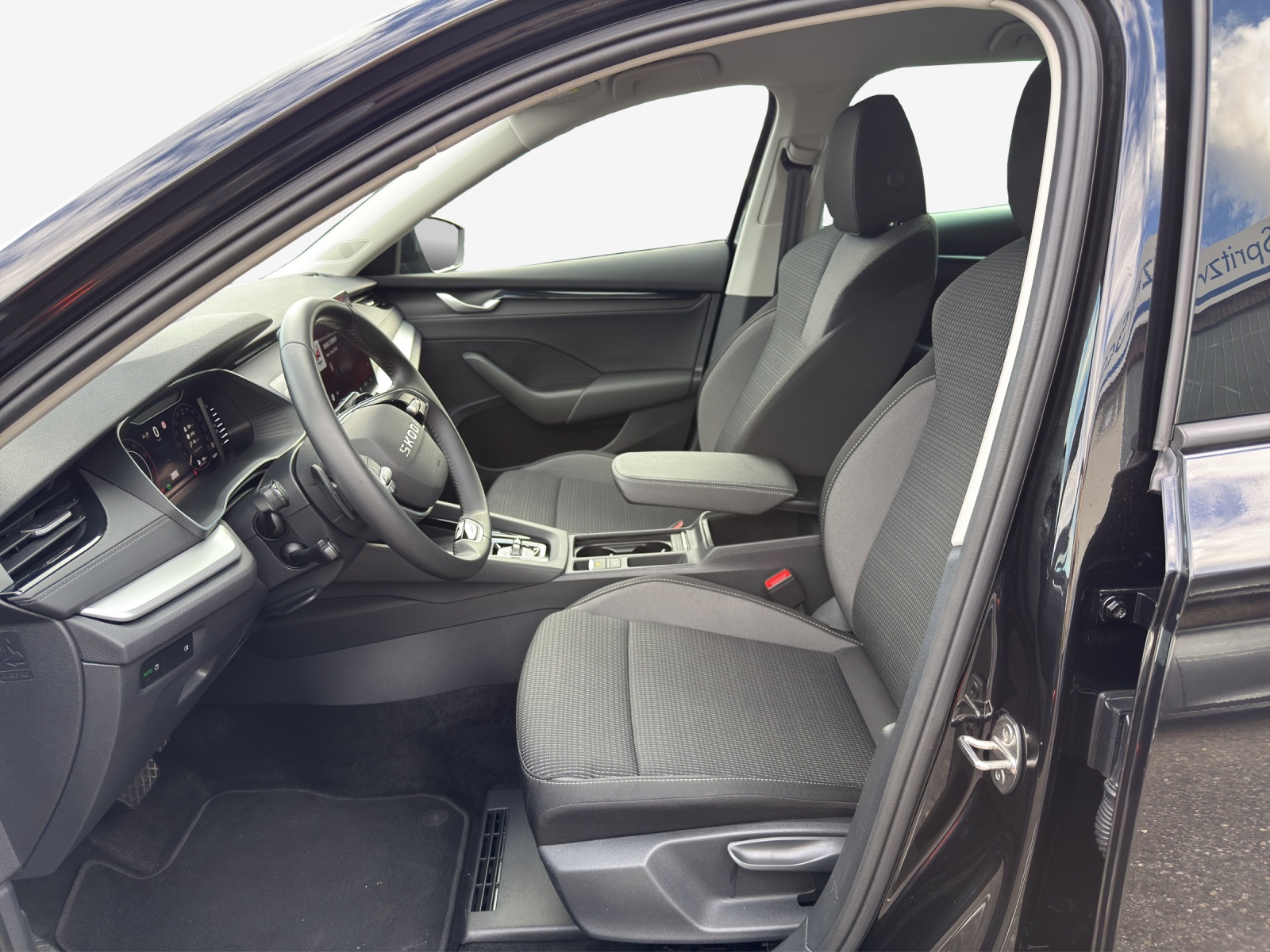 SKODA Octavia Combi 1.5 TSI mHEV DSG Dynamic-image-7