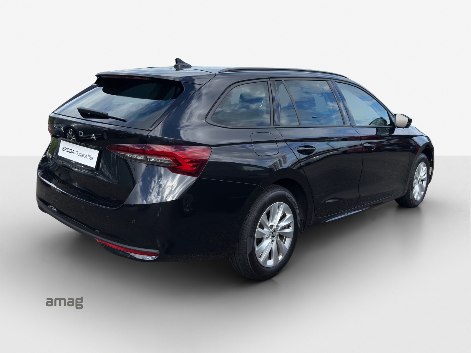 SKODA Octavia Combi 1.5 TSI mHEV DSG Dynamic-image-4
