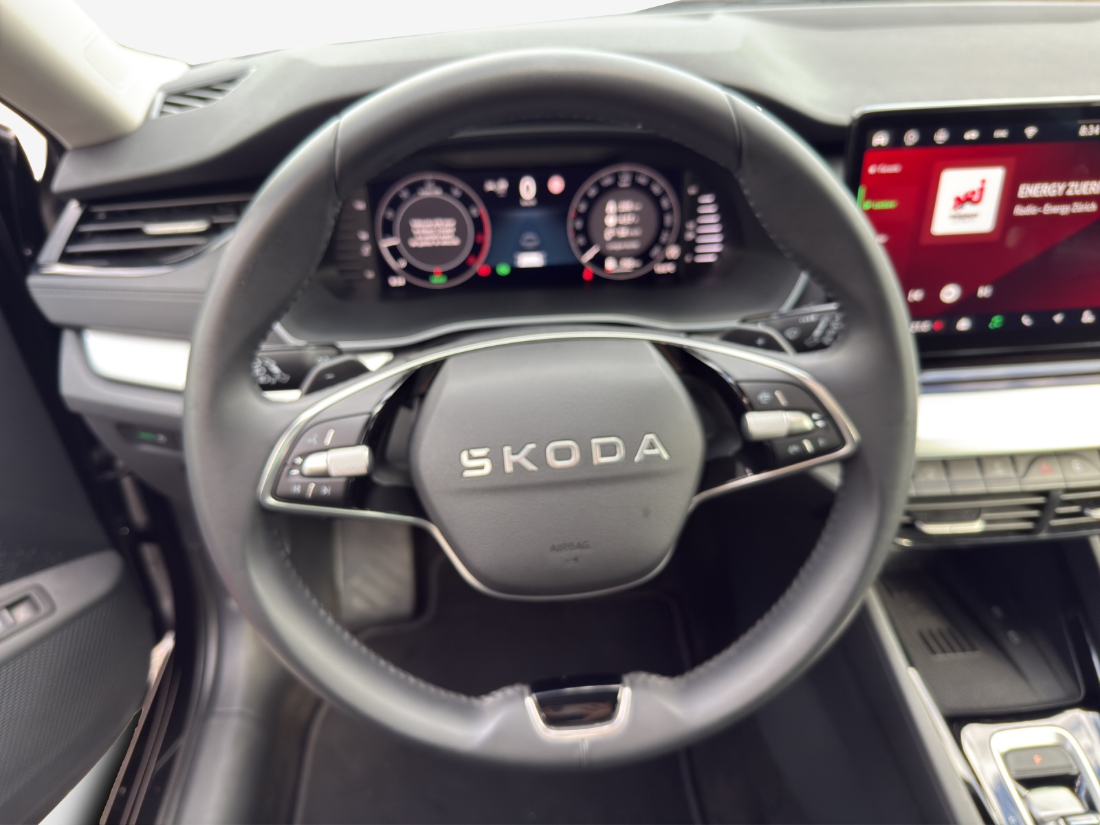 SKODA Octavia Combi 1.5 TSI mHEV DSG Dynamic-image-9