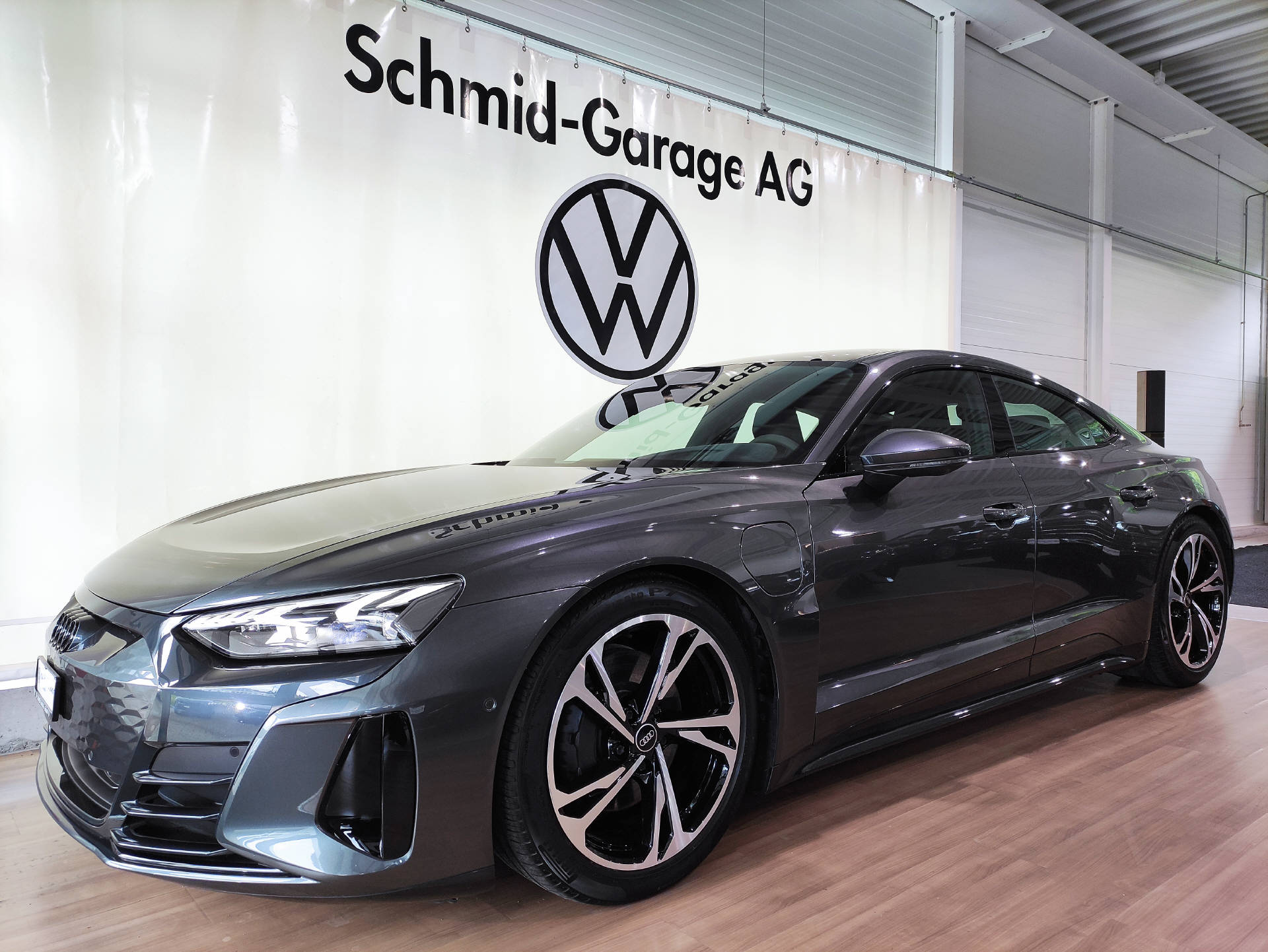 AUDI e-tron GT quattro-image-1