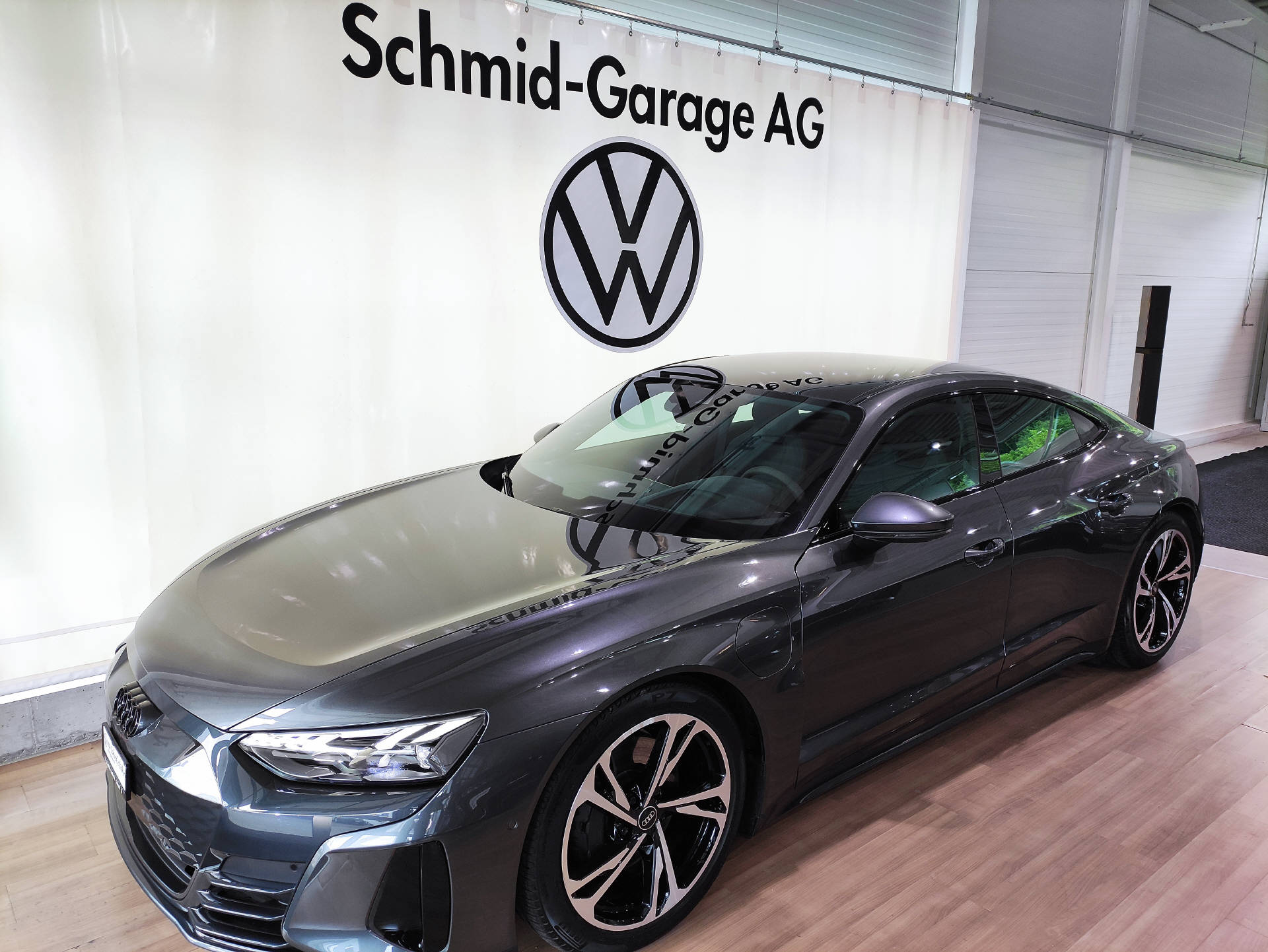 AUDI e-tron GT quattro-image-0