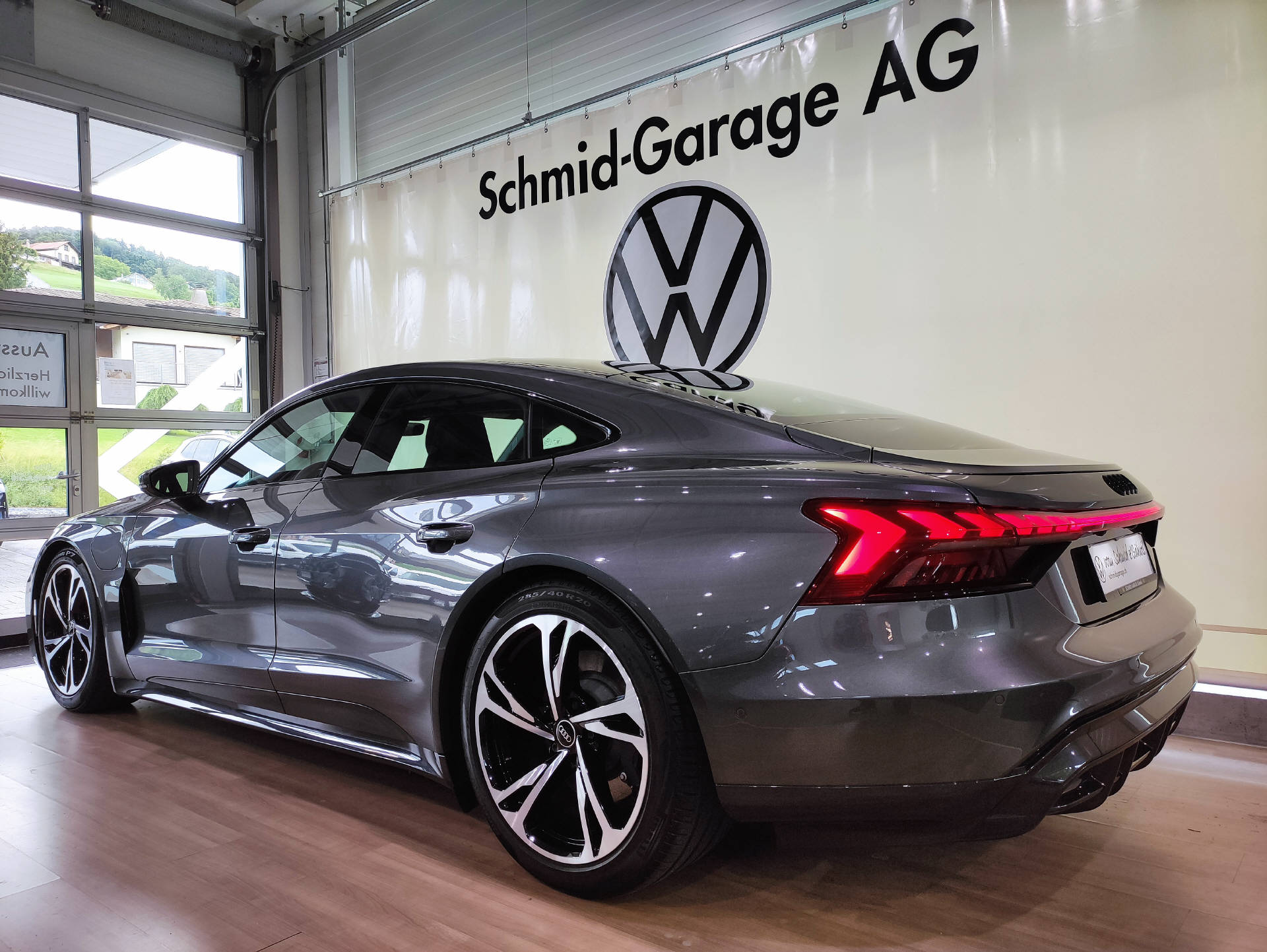 AUDI e-tron GT quattro-image-18