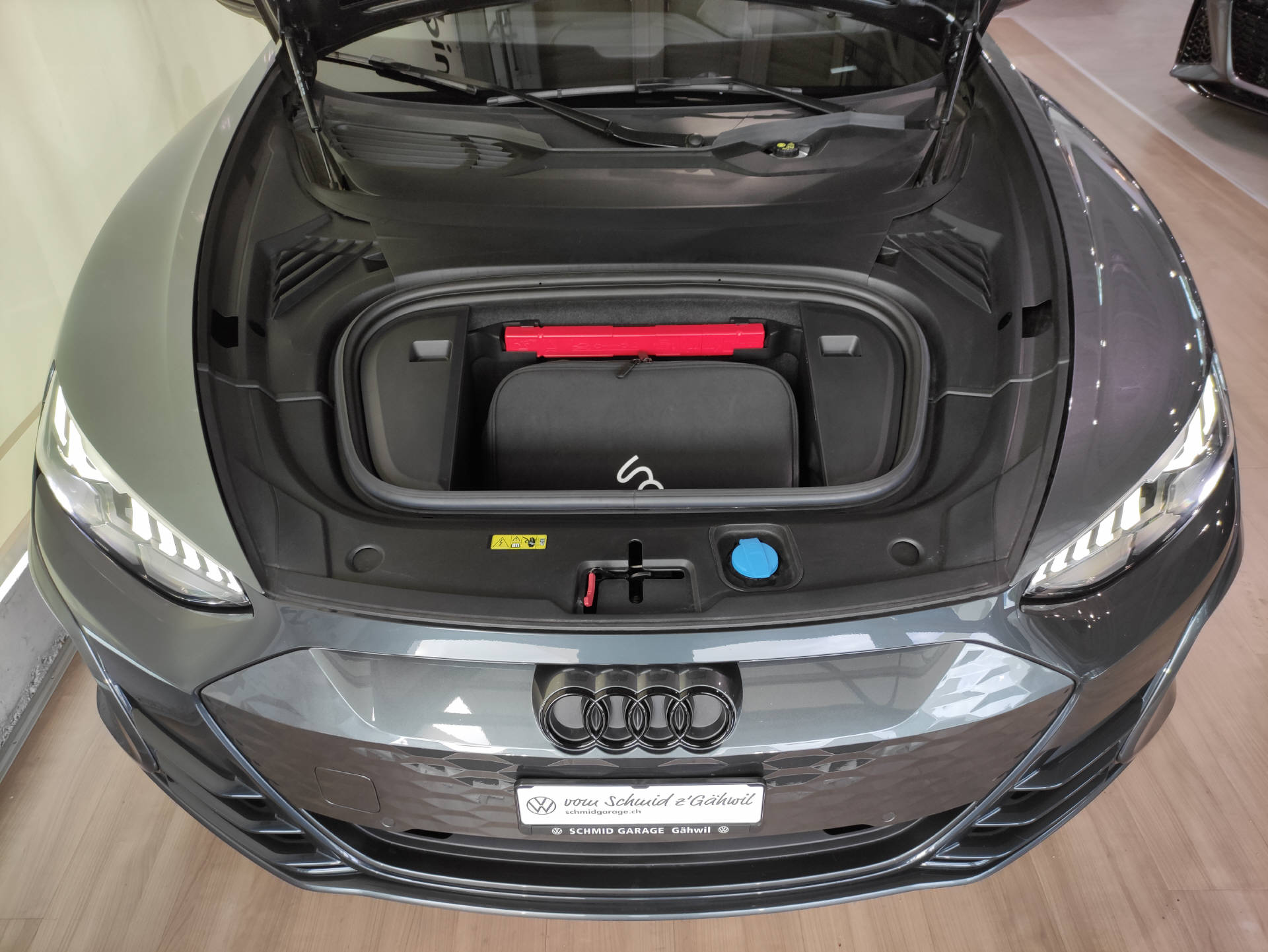 AUDI e-tron GT quattro-image-2