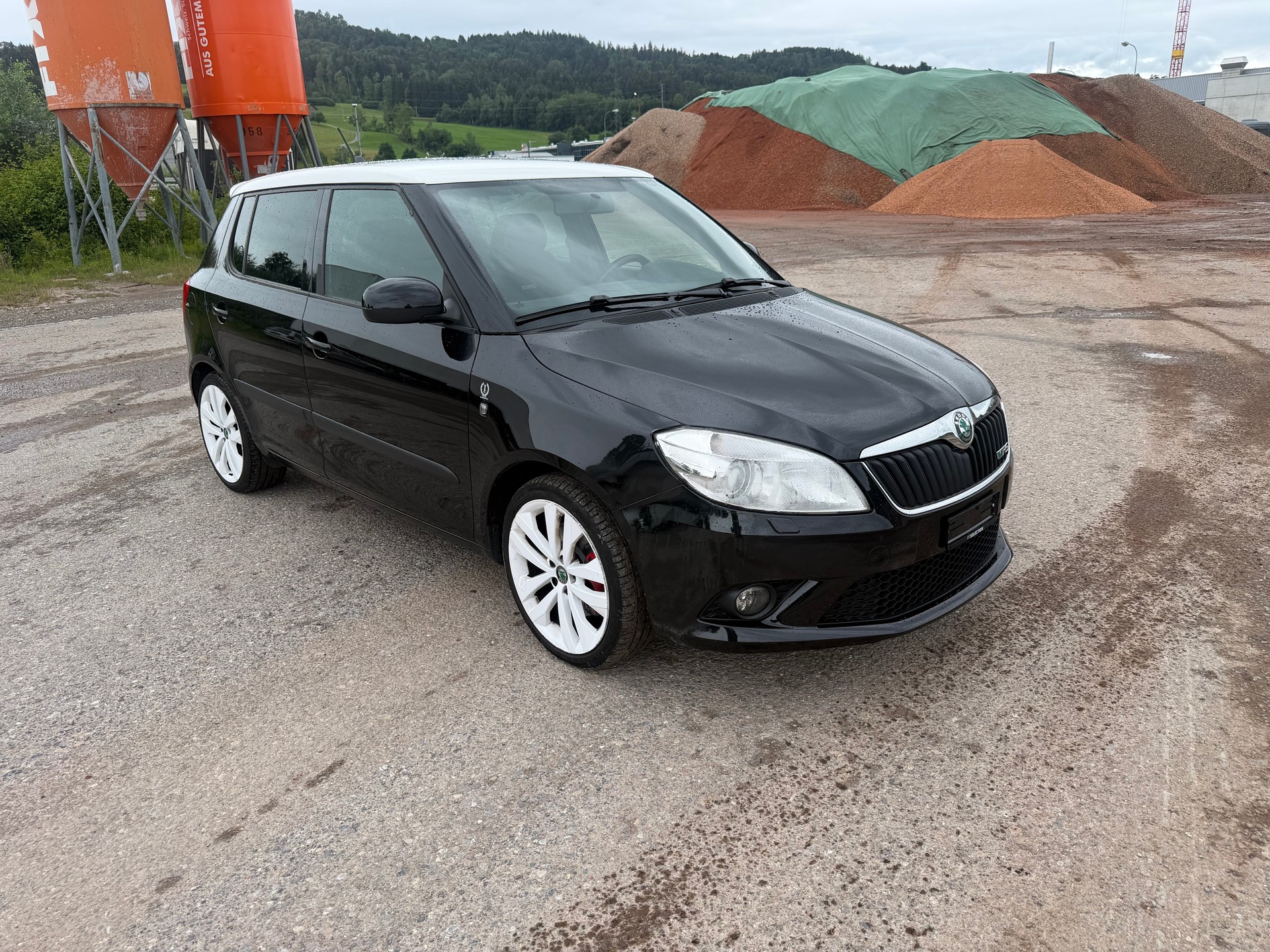 SKODA Fabia 1.4 TSI RS Edition S2000 DSG-image-2