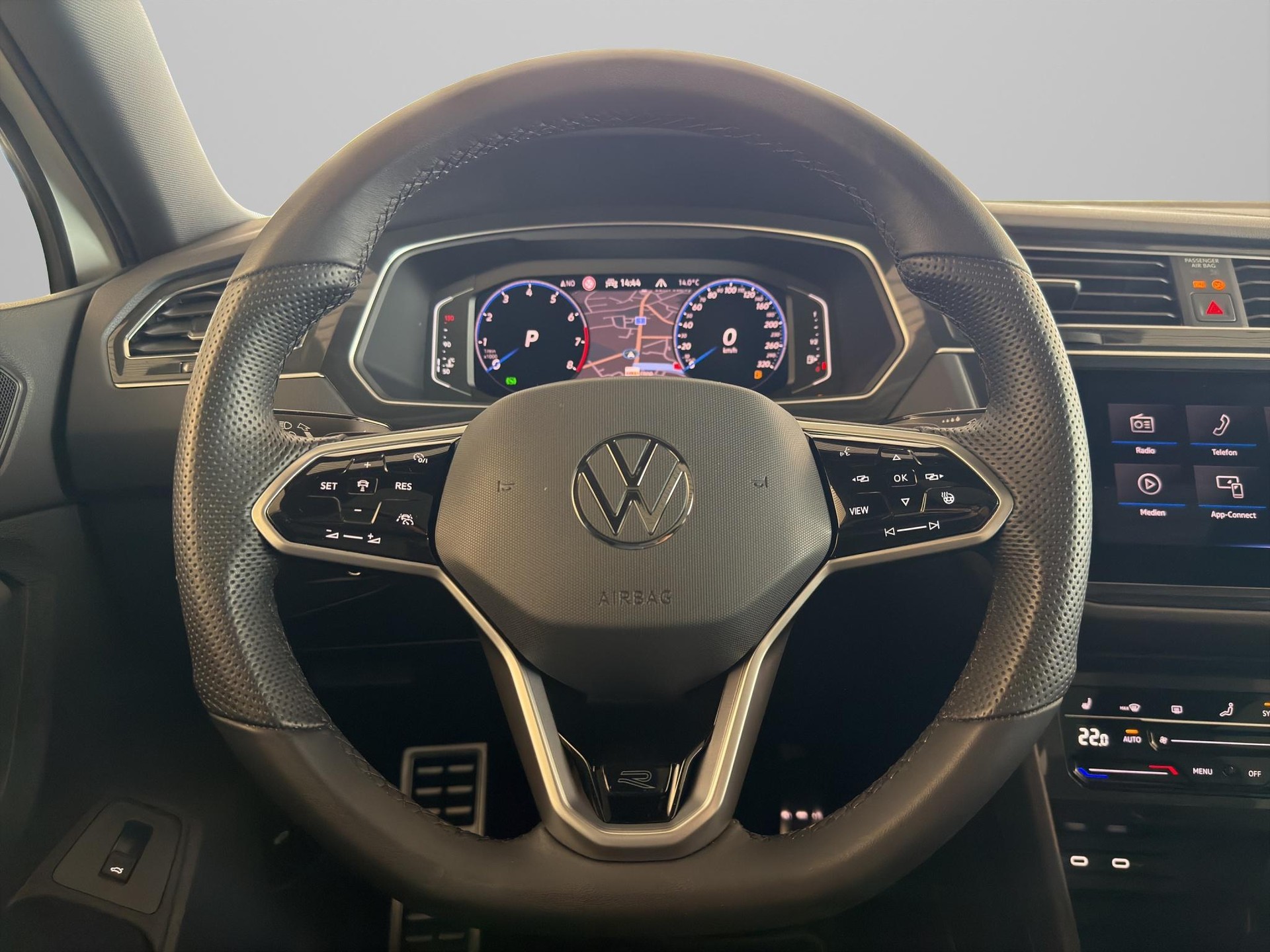 VW Tiguan 2.0 Black Style TSI R-Line DSG-image-13