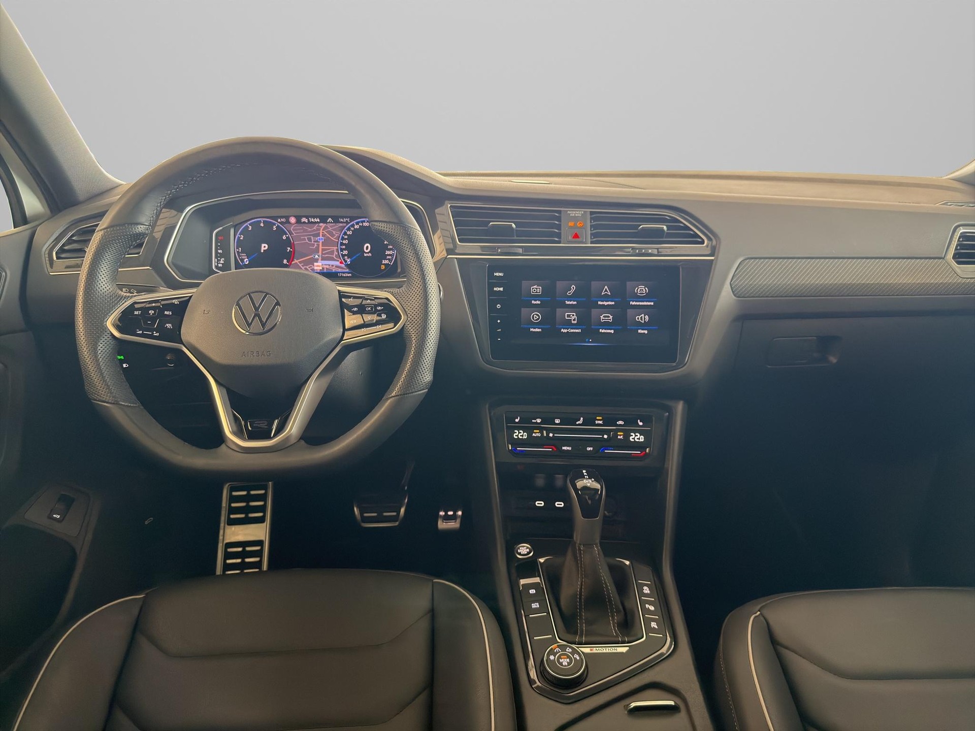 VW Tiguan 2.0 Black Style TSI R-Line DSG-image-12