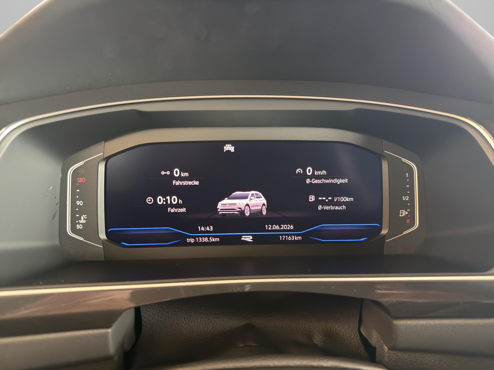 VW Tiguan 2.0 Black Style TSI R-Line DSG-image-16