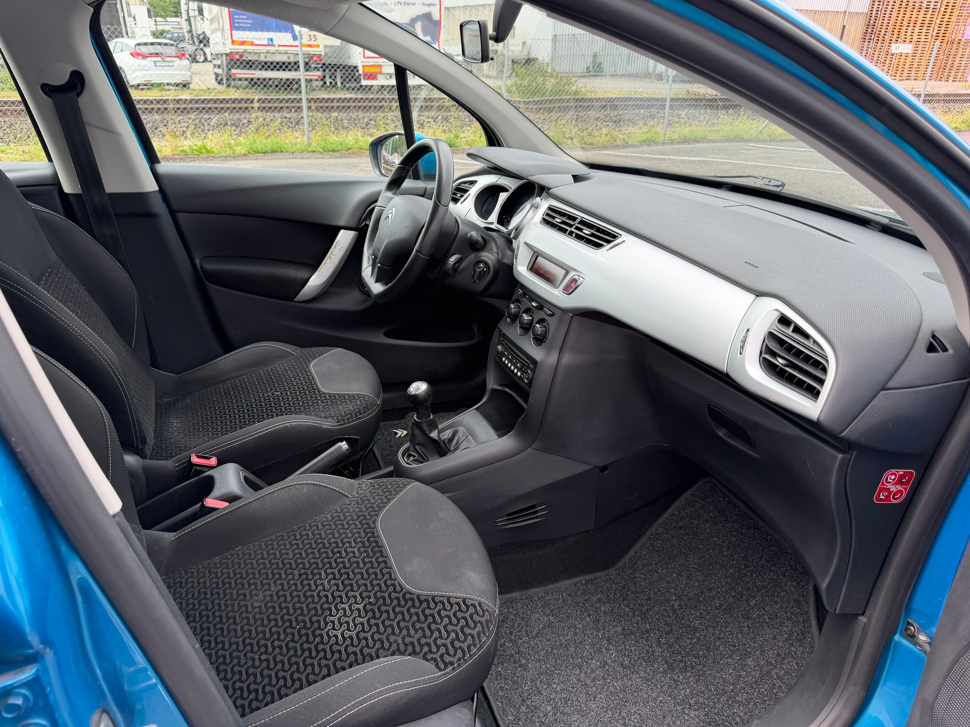 CITROEN C3 1.4i 16V Exclusive-image-8
