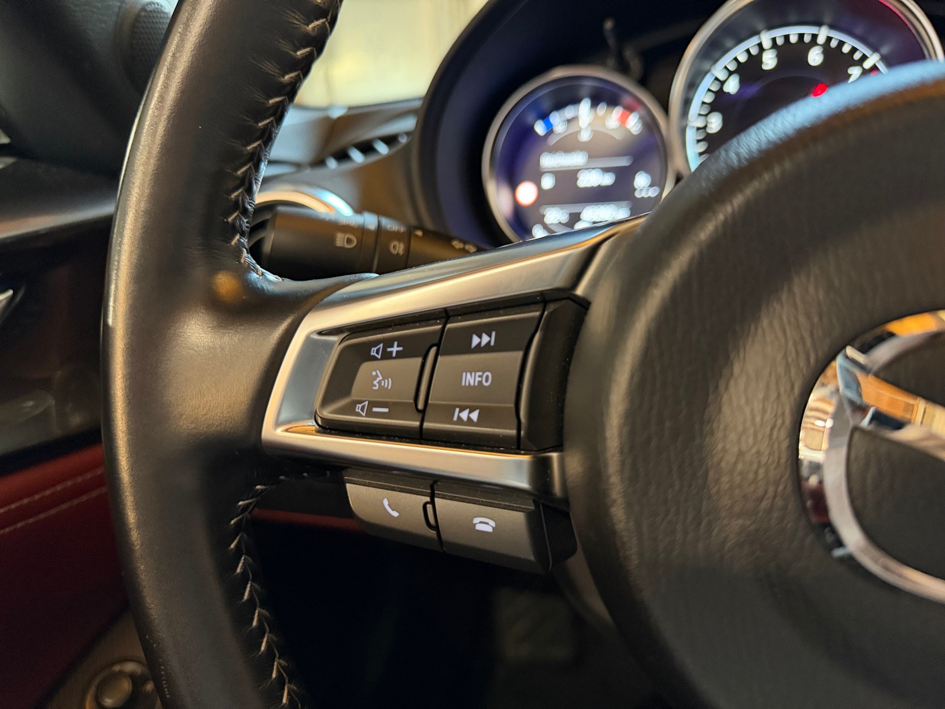 MAZDA MX-5 RF SKYACTIV-G 184 Revolution-image-22