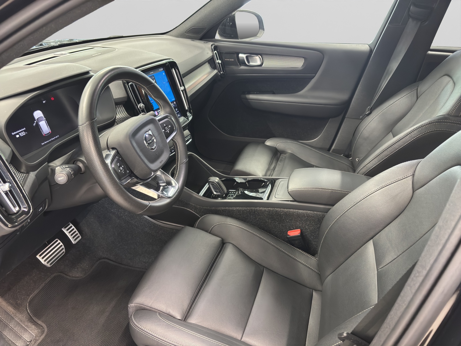 VOLVO XC40 P8 Twin R-Design AWD-image-3
