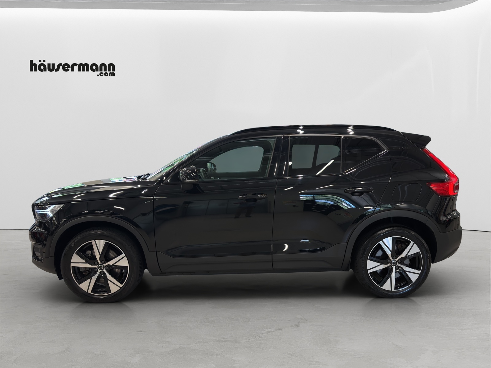 VOLVO XC40 P8 Twin R-Design AWD-image-1