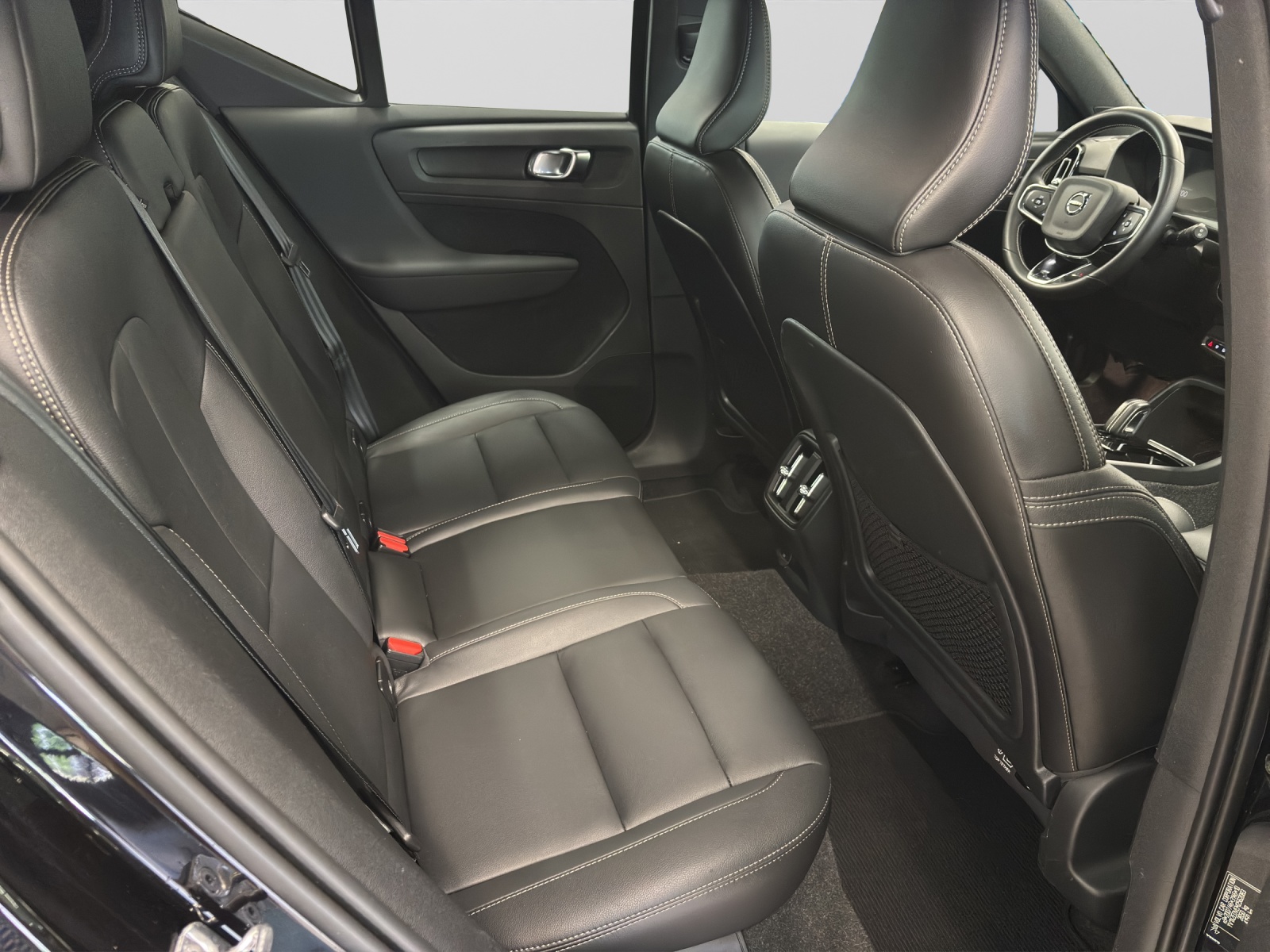 VOLVO XC40 P8 Twin R-Design AWD-image-5