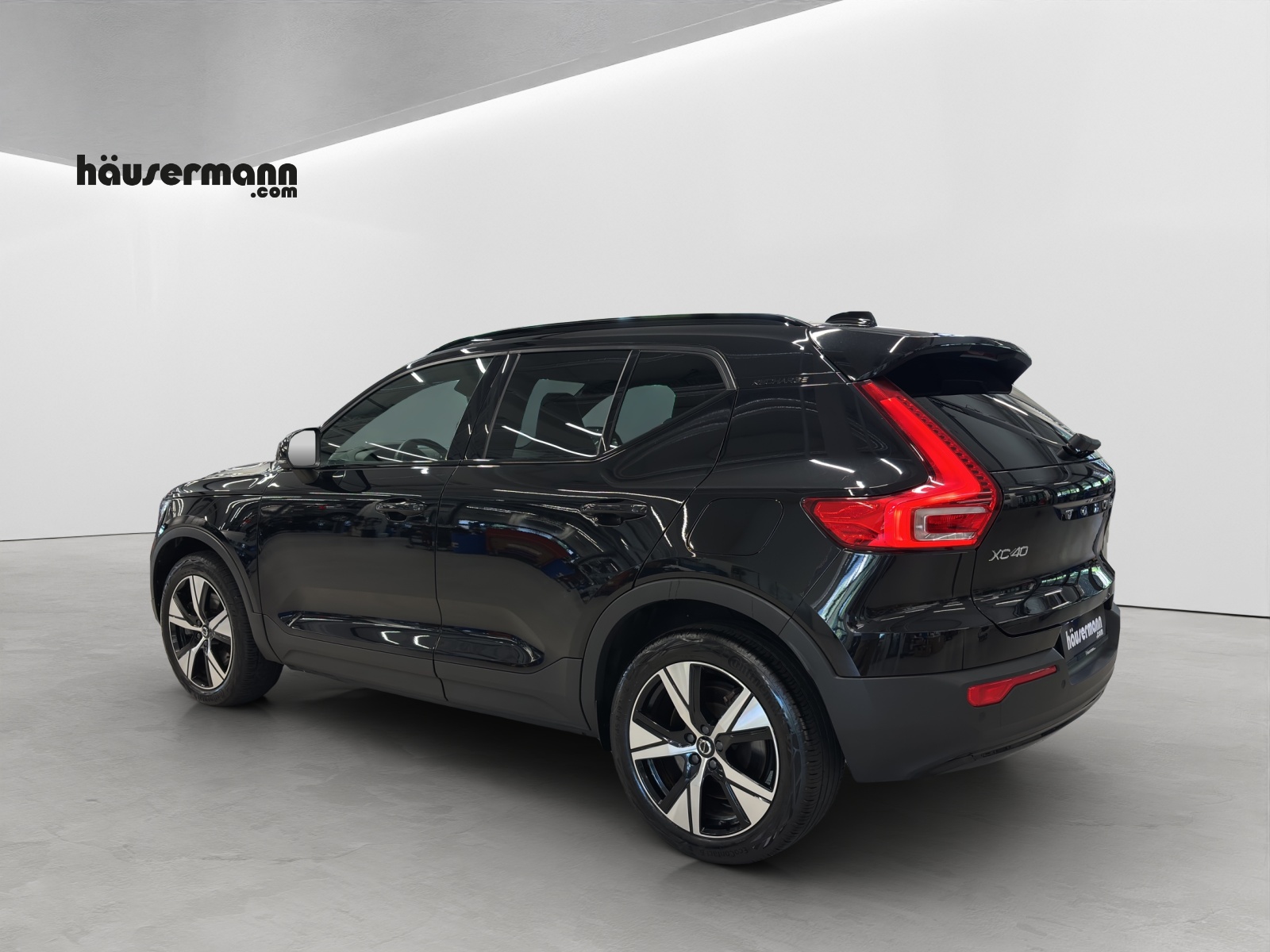 VOLVO XC40 P8 Twin R-Design AWD-image-2